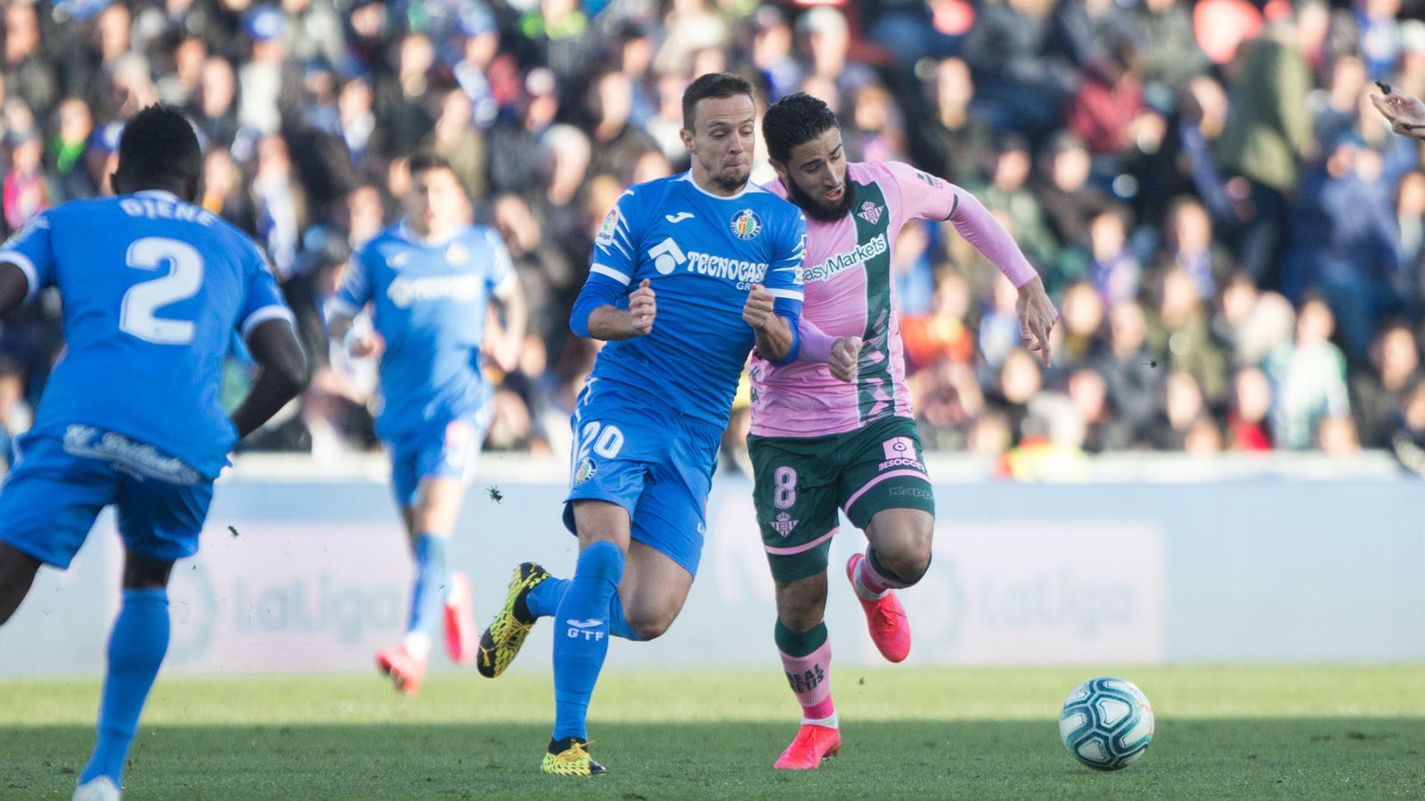 Fekir intenta marcharse de Maksimovic.