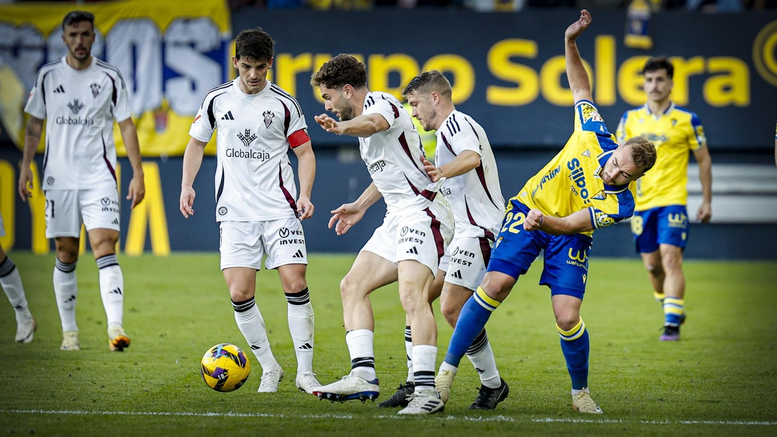 Búscate entre las fotos del partido de fútbol Cádiz CF - Albacete Balompié