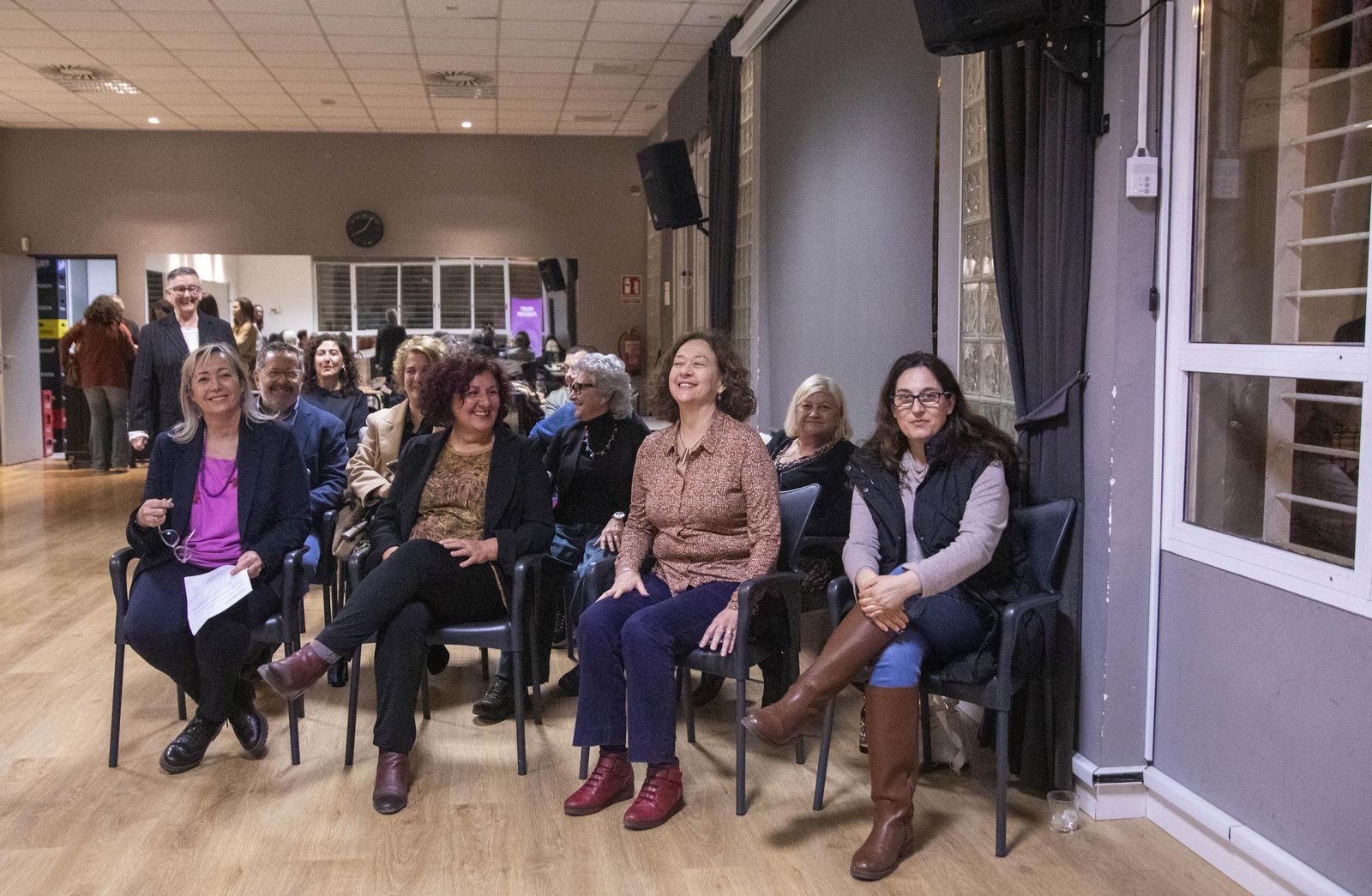 La Plataforma de Acción Feminista en Almería rinde homenaje a las mujeres de la Desbandá con su II Premio ‘Posidonia’ a Loli Sierra, vicepresidenta de la Asociación Memorialista de la Desbandá, en imágenes