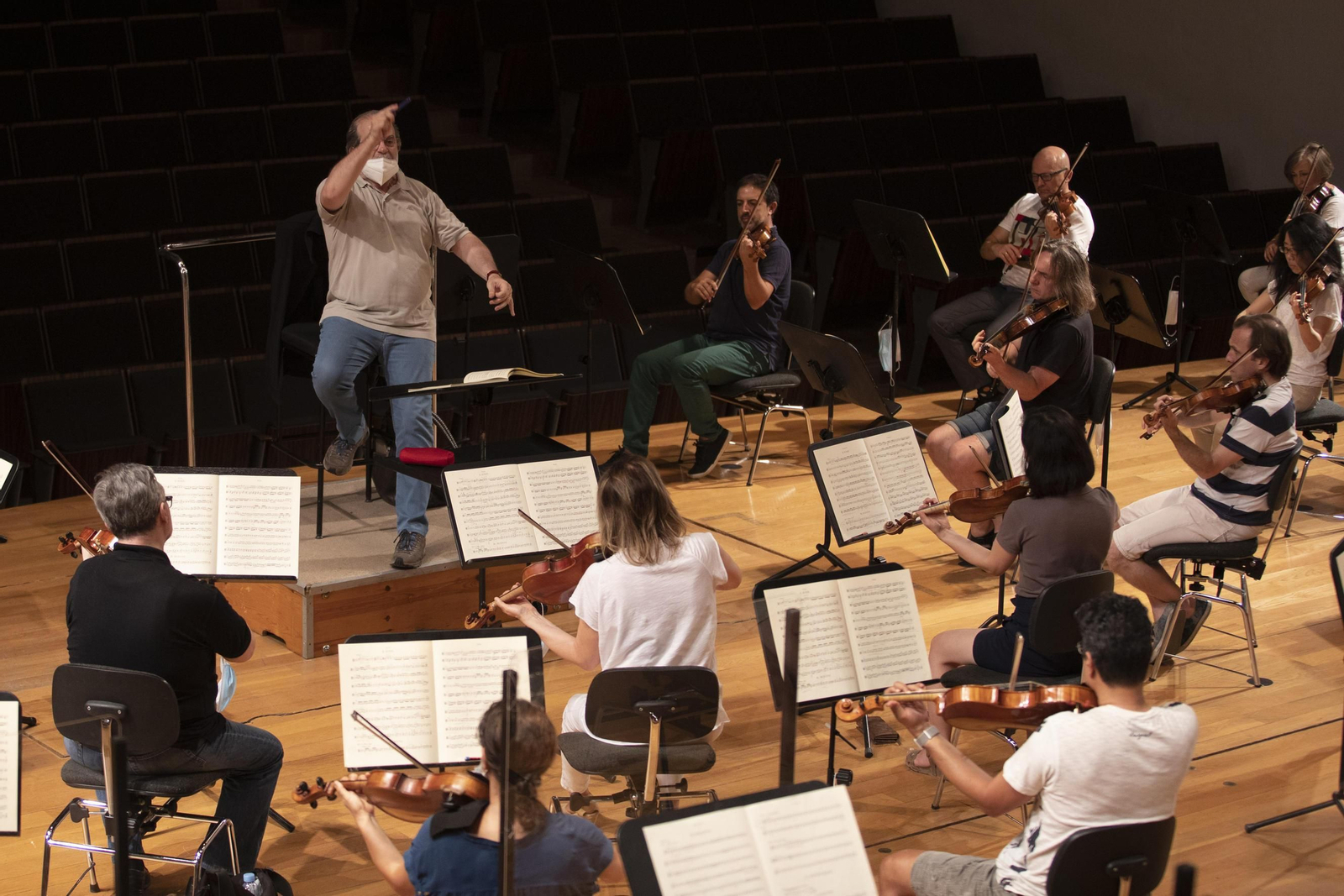 Fotos del primer ensayo de la Orquesta Ciudad de Granada tras la crisis del Covid-19