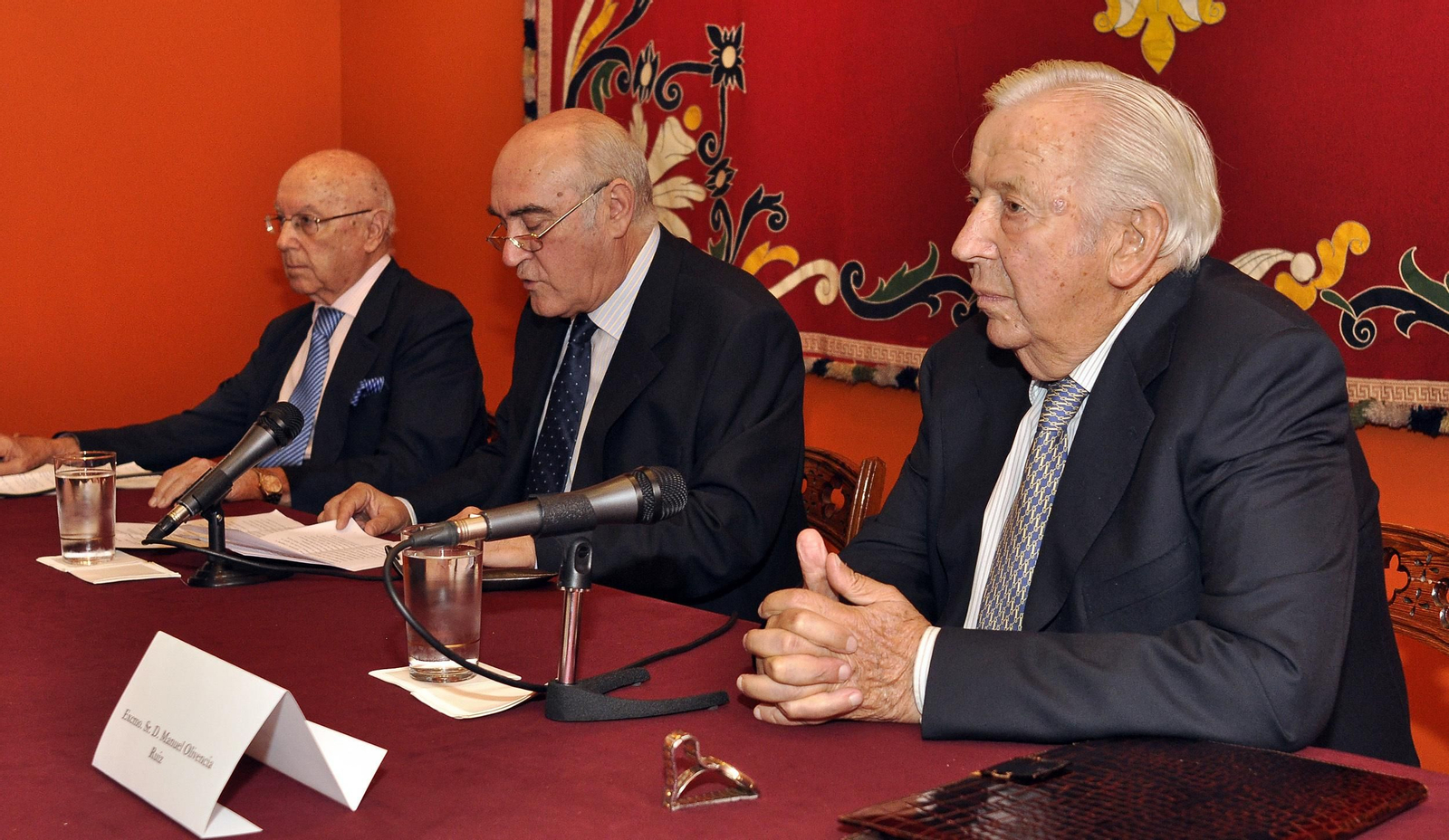 Manuel Olivencia y Manuel Clavero dan una charla sobre toros