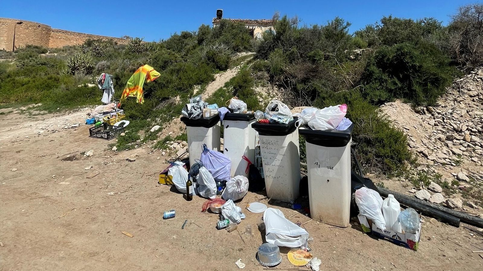 Francisco afirma que necesitamos, gobiernos implicados. Legislaciones protectoras del medioambiente y del entorno.