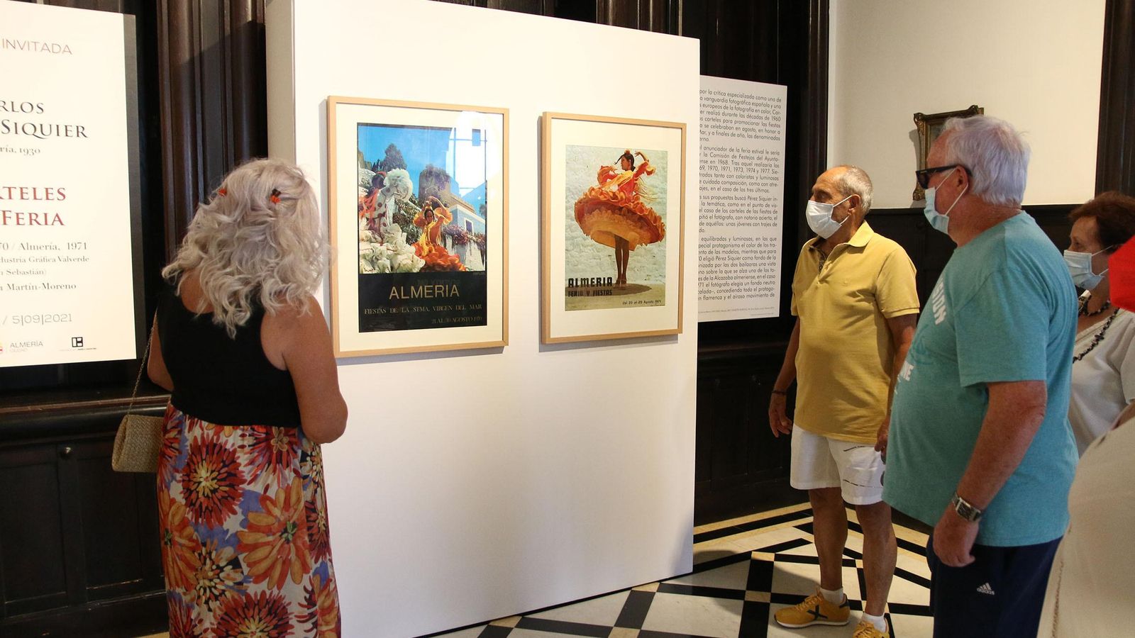Los dos carteles de Pérez Siquier expuestos en el Doña Pakyta como obra invitada