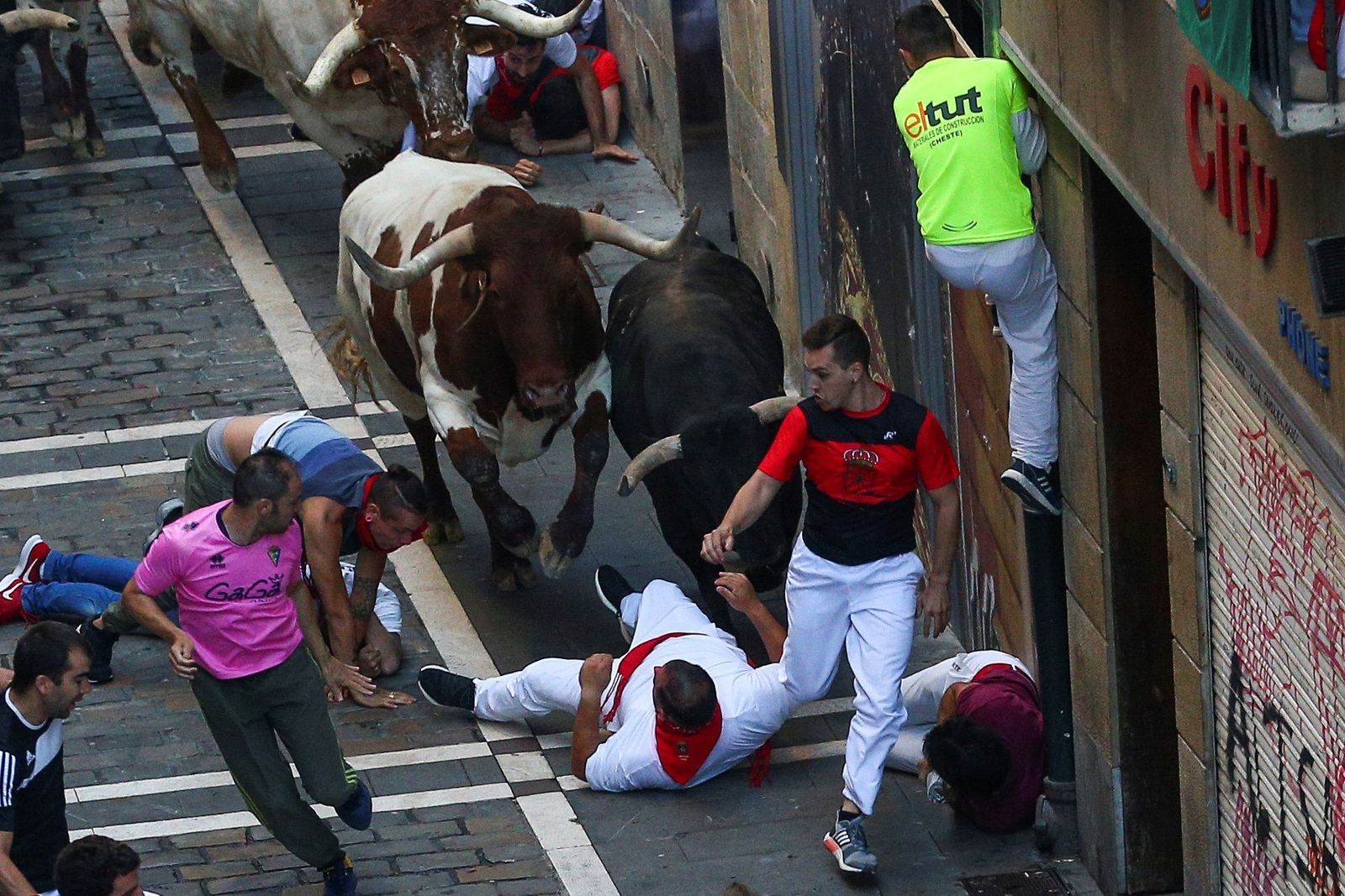 El quinto encierro de los Sanfermines, en imágenes