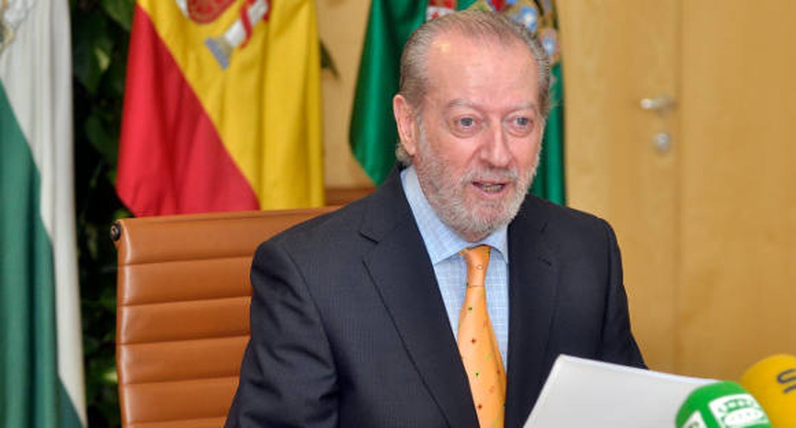 Villalobos descarta anular el contrato de Ballesteros porque todo es "legal"