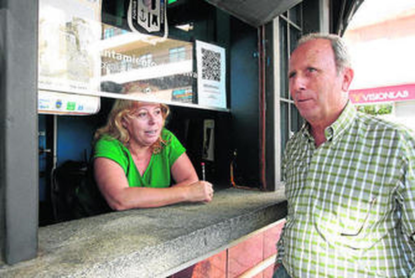 Diego Romero, vecino de la Plaza de las Monjas, solicita información sobre los accesos a su domicilio.