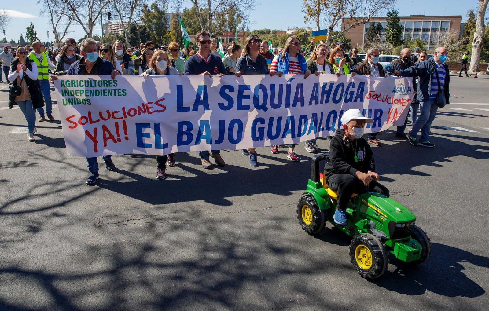 Regantes del Bajo Guadalquivir en una marcha de protesta el pasado mes de marzo