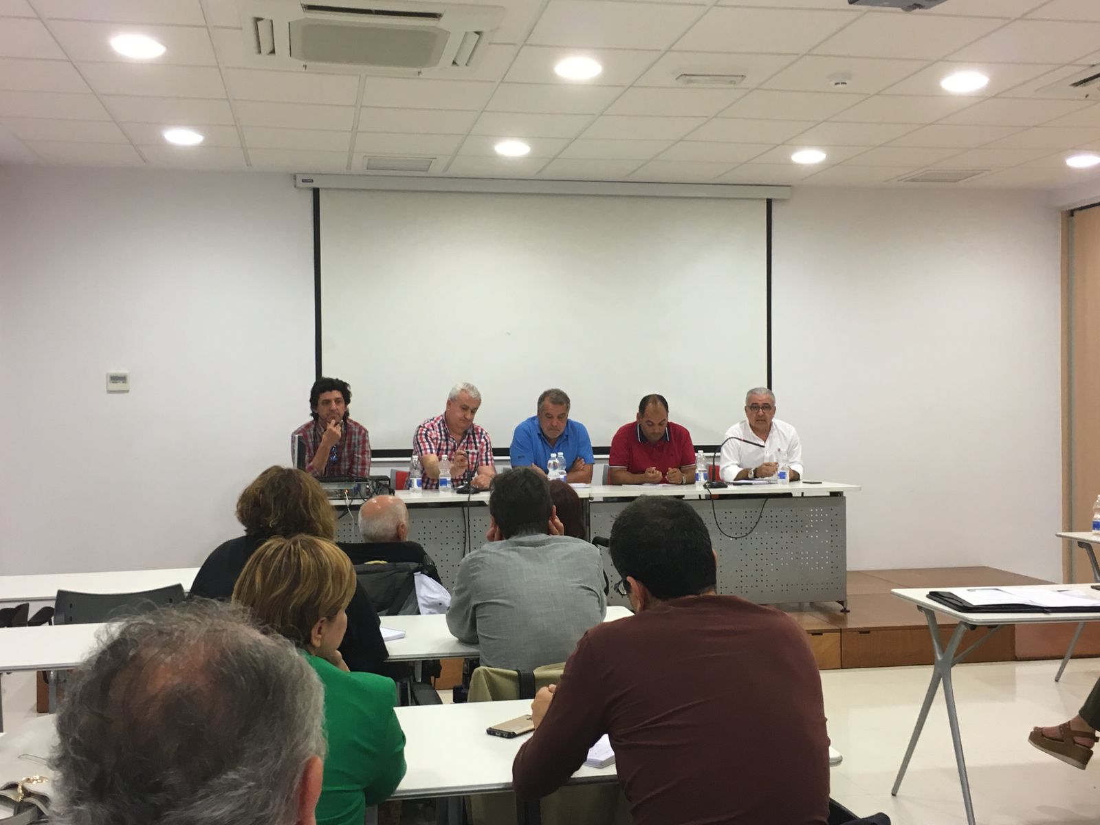 Un momento de la reunión celebrada ayer en el Colegio de Médicos.