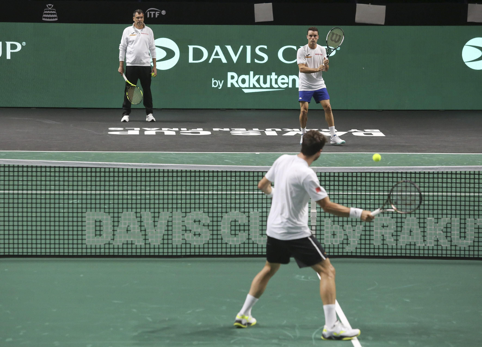 La metamorfosis del Carpena para la Copa Davis, con los jugadores sobre la pista ya