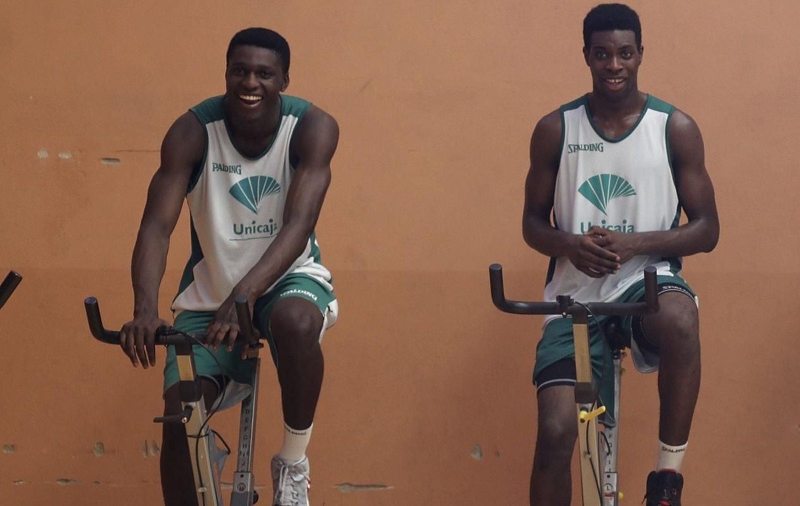 Romaric y Soluade, en un entrenamiento con el Unicaja.