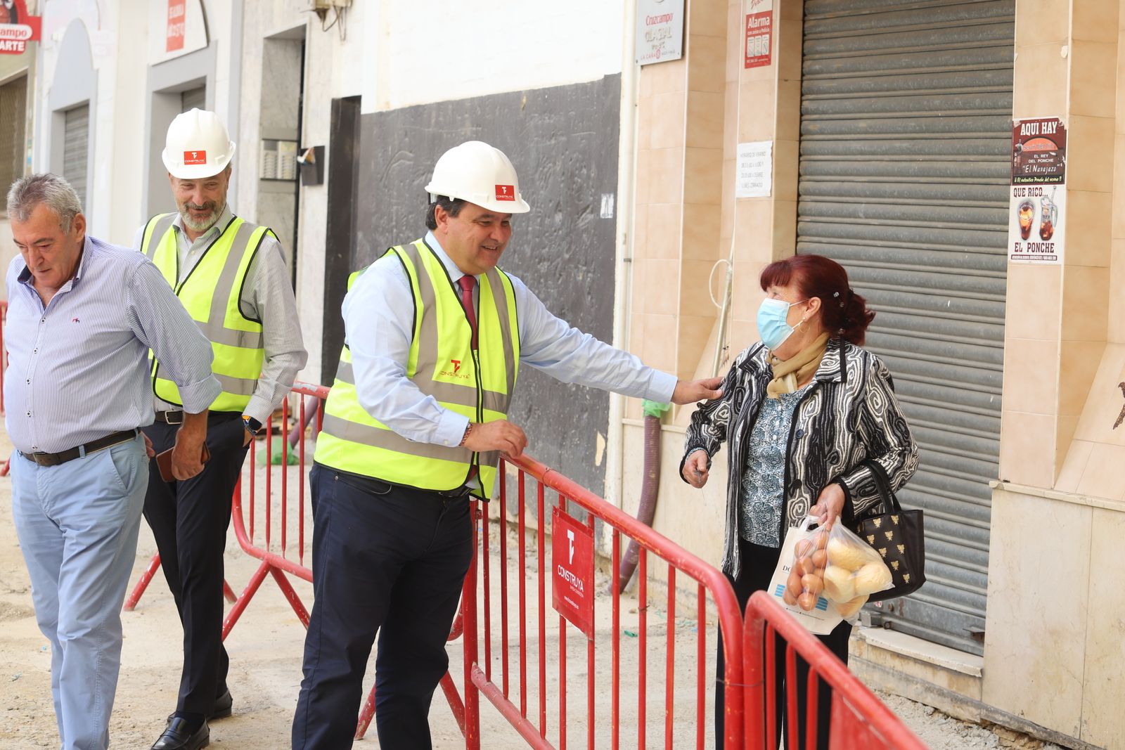Las obras de peatonalización de la Plaza de Los Dolores, en imágenes