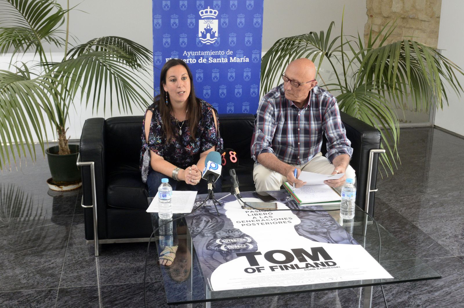 La concejala de Cultura, María Eugenia Lara, junto Antonio Aucha, jefe de servicio de Cultura, ayer en la presentación.