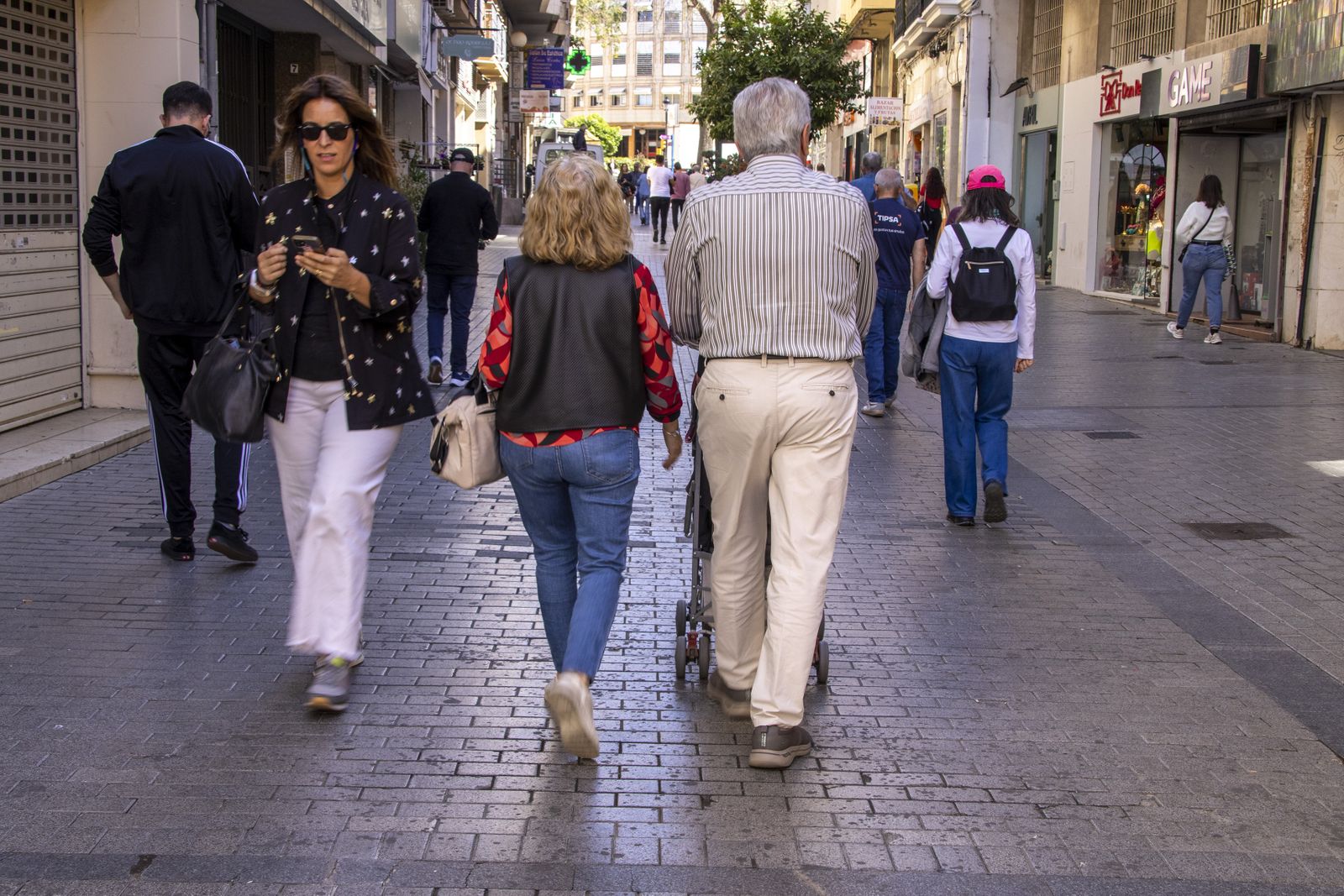 Imágenes del lunes 17 de abril en Huelva