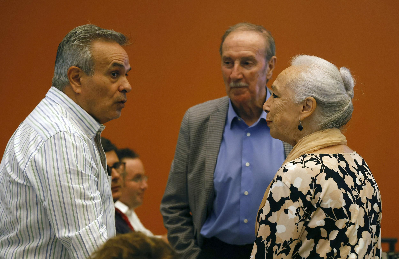 Presentación del libro  'Juan Robles, la sonrisa del tabernero' de Carlos Navarro, todas las imágenes