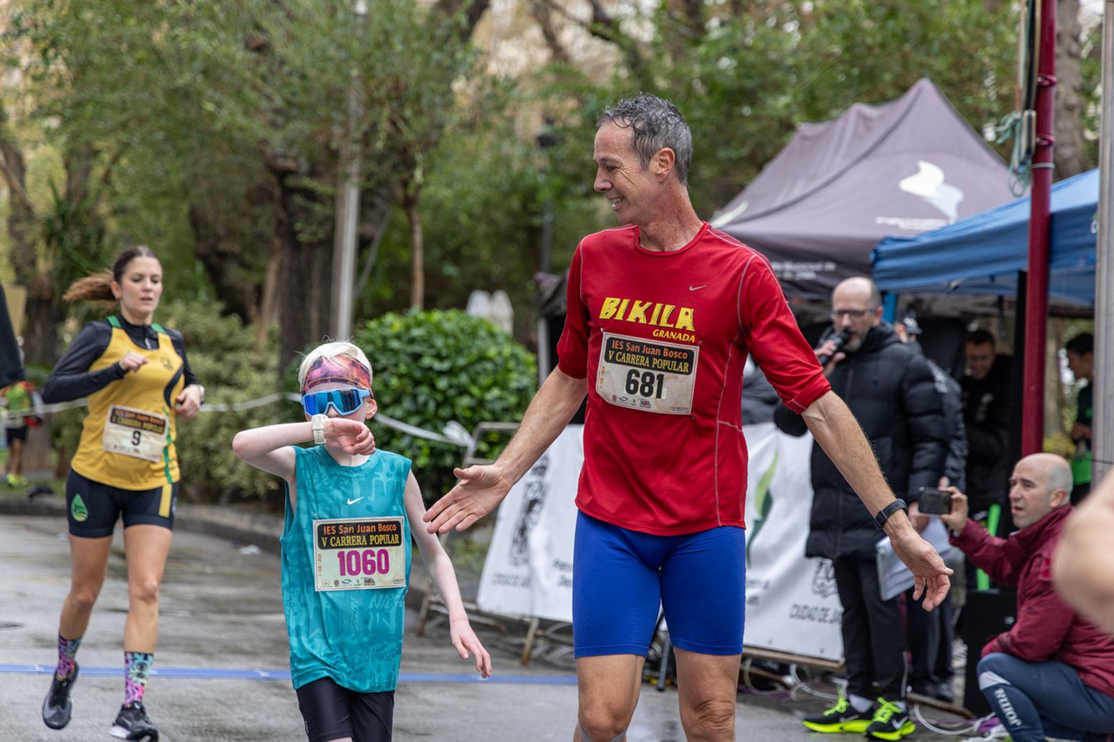 En imágenes: la lluvia no frena a más de un millar de corredores en la V Carrera Popular del IES San Juan Bosco (1)