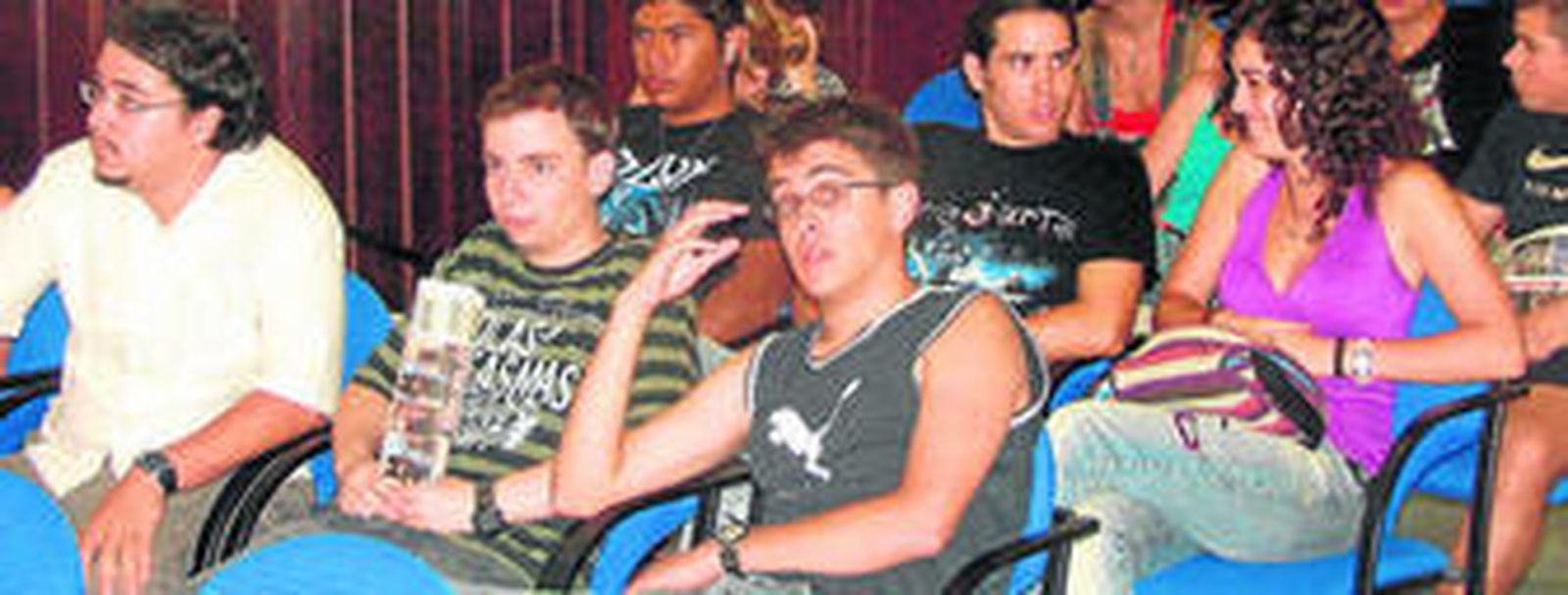 L.os jóvenes del instituto diseñarán logos radiofónicos sobre el tabaco.