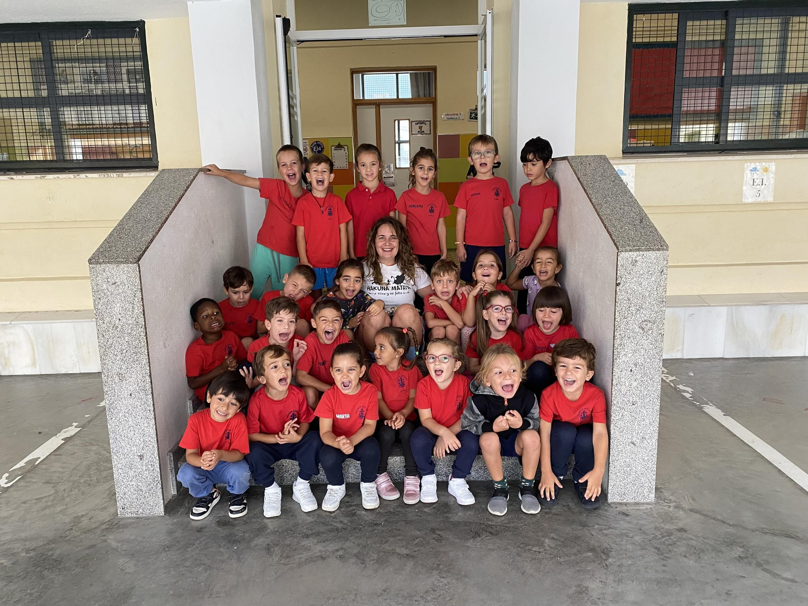 Patricia Blázquez Prieto, con todos sus alumnos del curso 2024/2025.