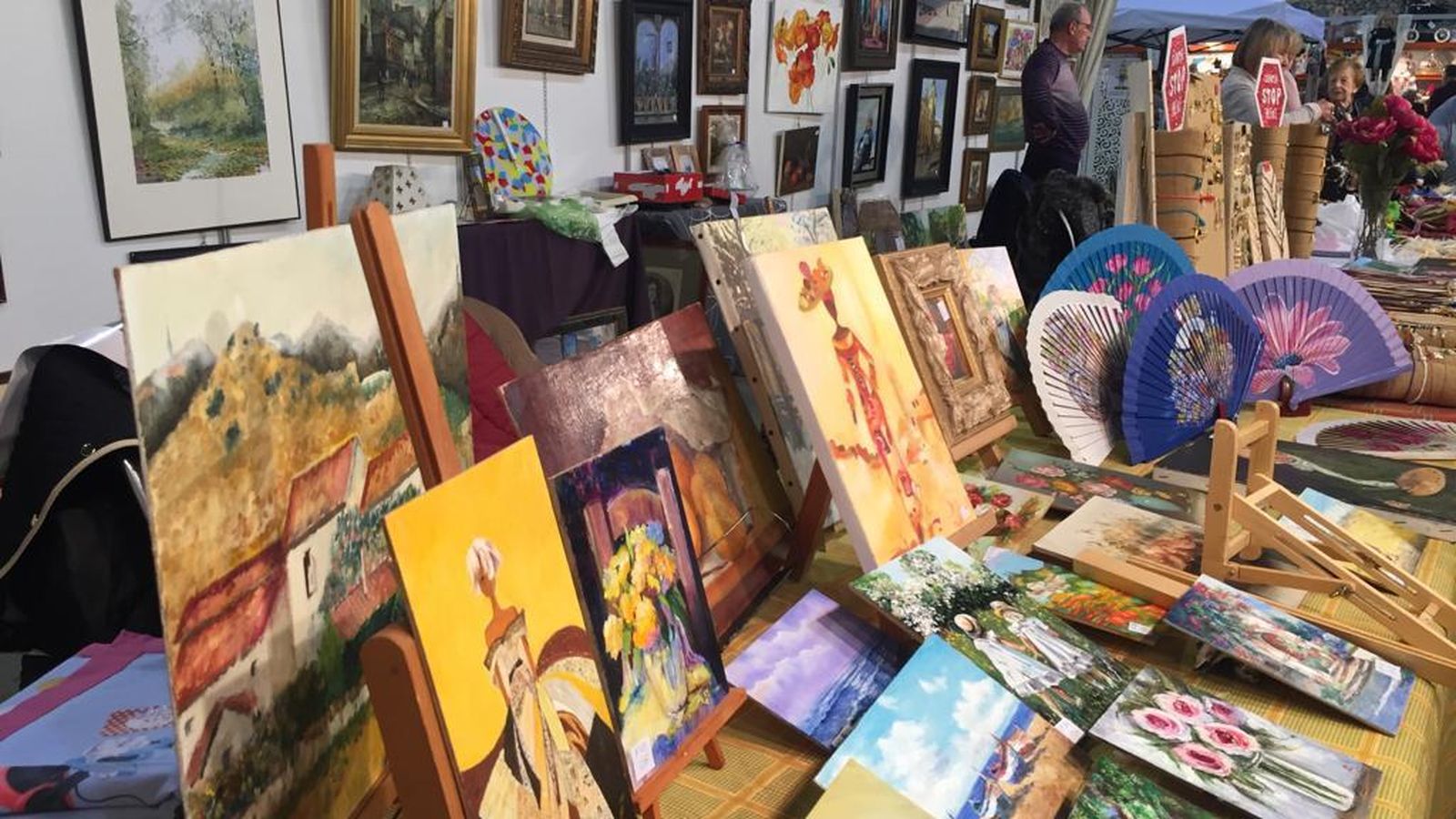 Una galería de arte en el Rastrillo.