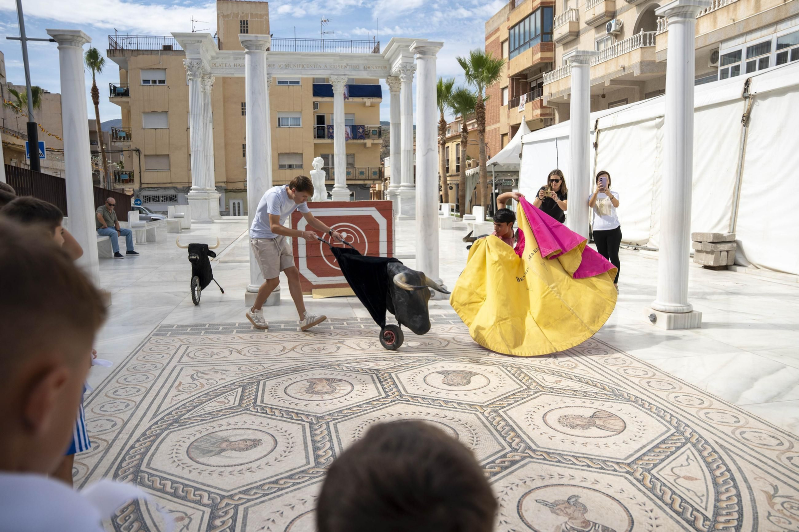 Las imágenes del taller de toros para niños y toro mecánico en Macael