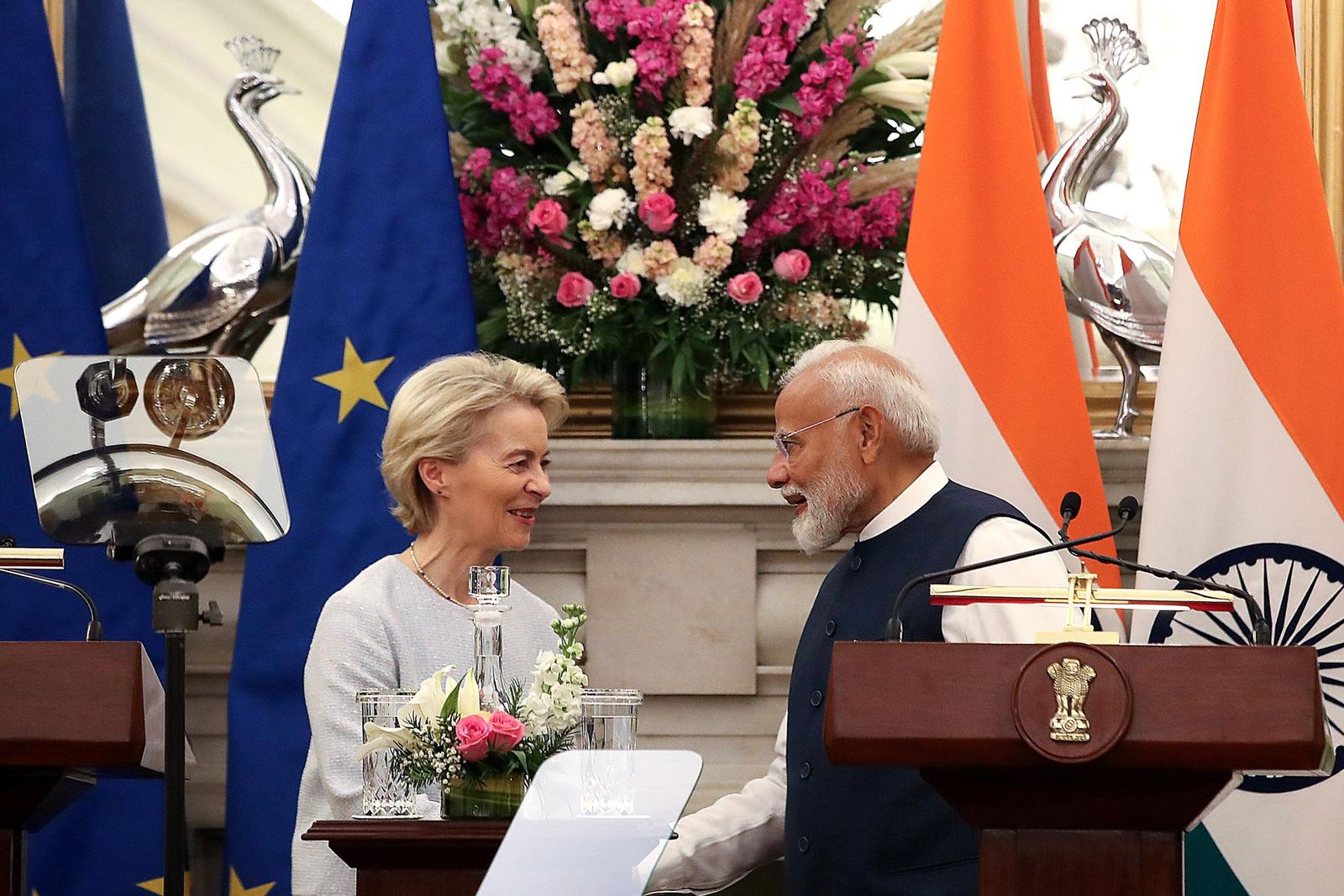 Imagen de archivo de la presidenta de la Comisión Europea, Ursula von der Leyen, en su visita a la India, junto al primer ministro indio, Narendra Modi.