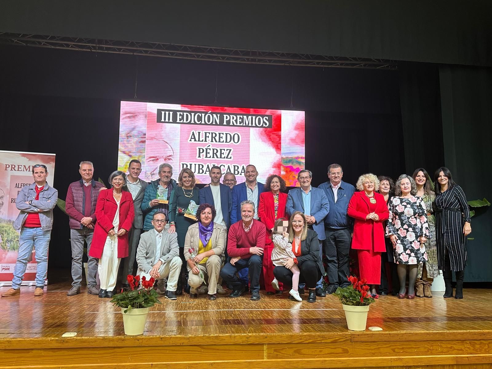 Foto de familia al final de la ceremonia de entrega de premios.