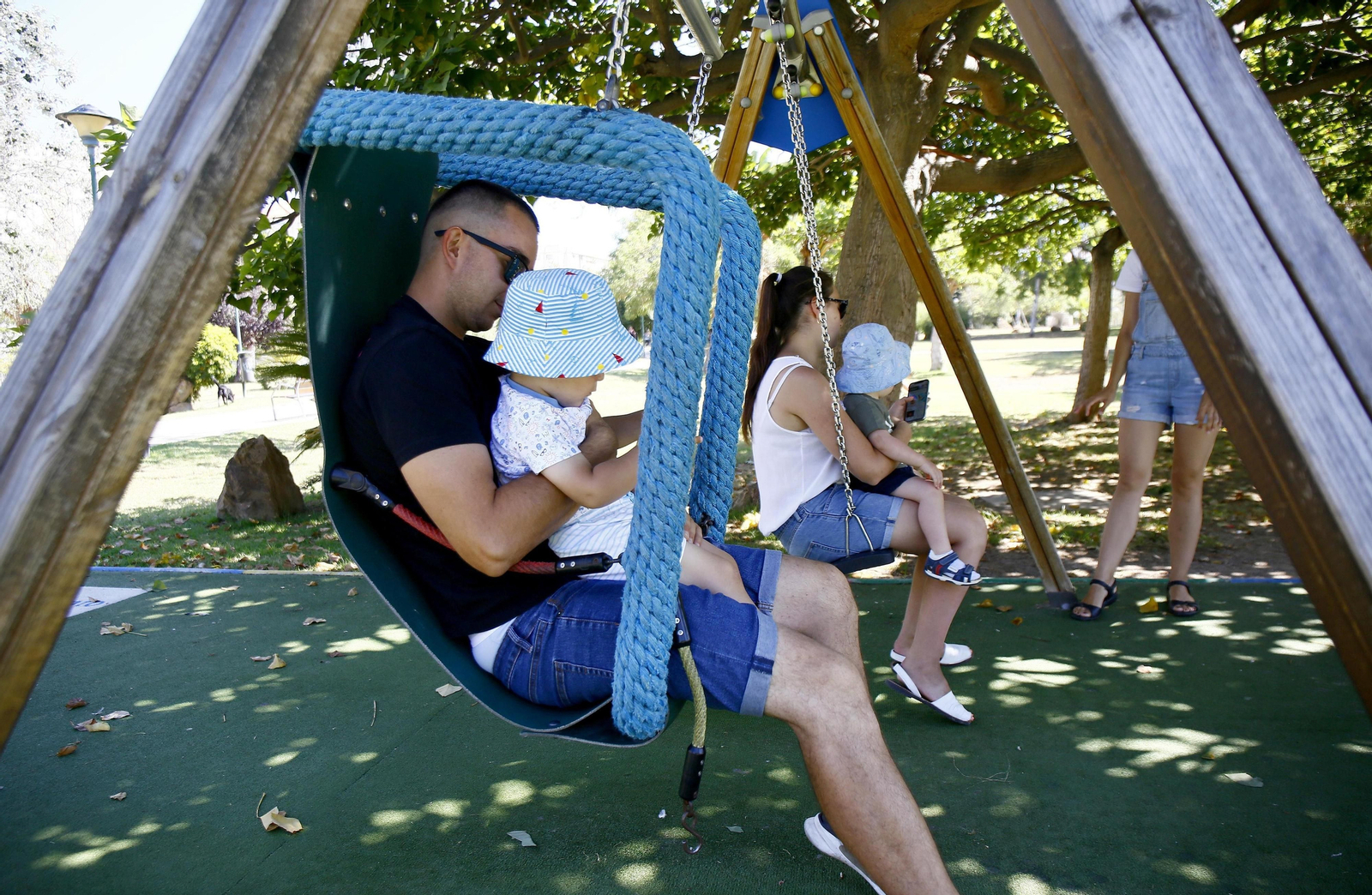 Fotos de la reapertura de los parques infantiles en Málaga.