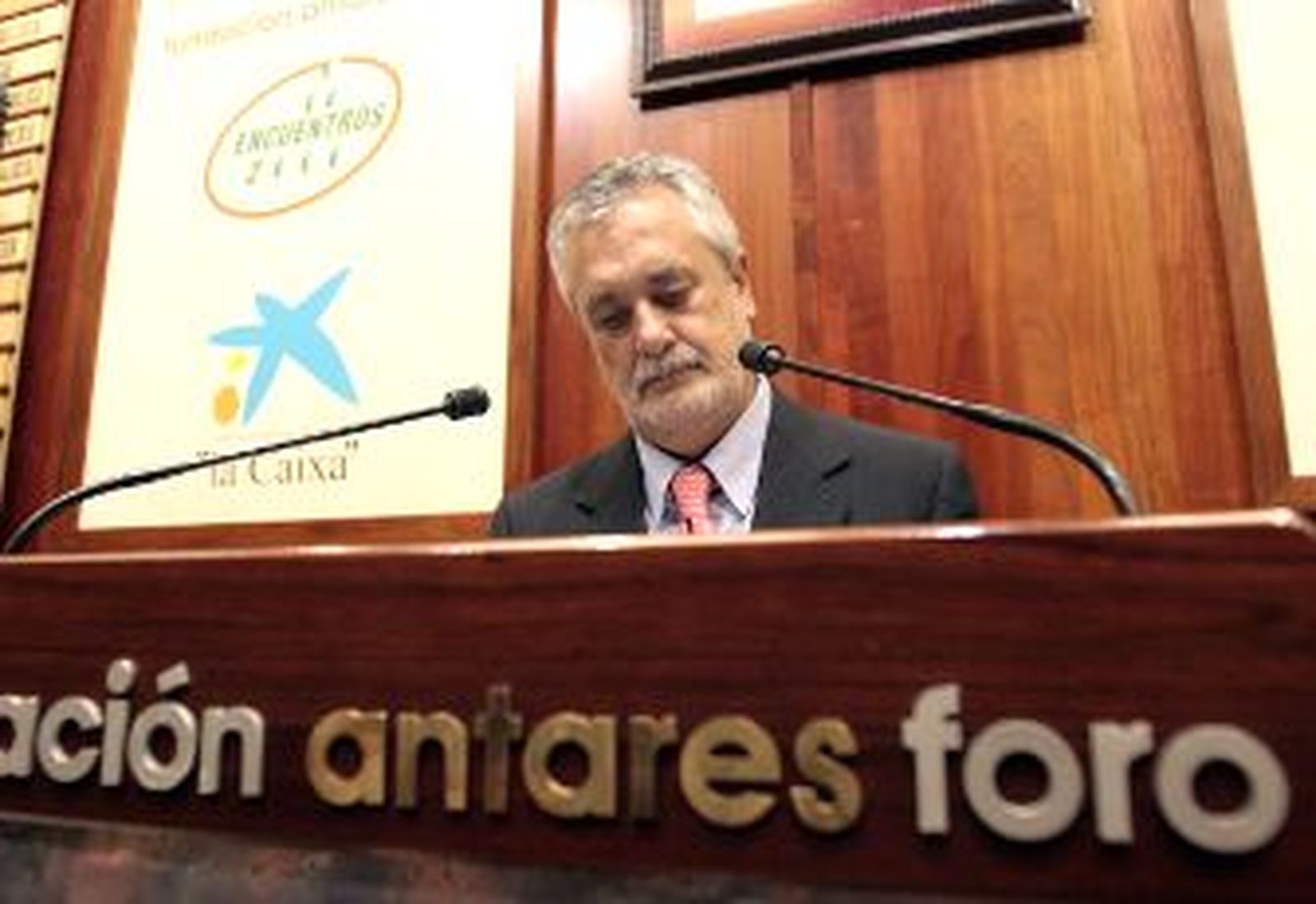 Griñán advierte del riesgo de acabar con el modelo de cajas