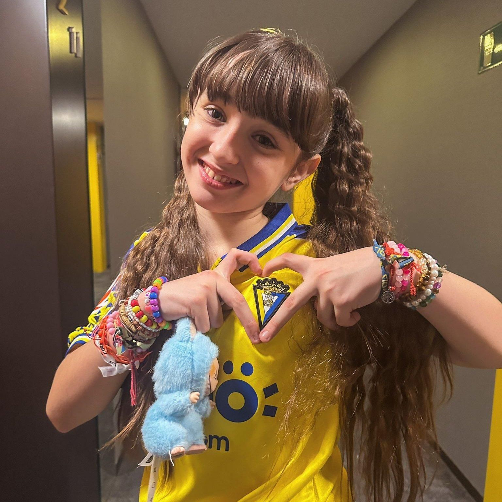 La cadista Chloe de la Rosa representa a España en la final de Eurovisión Junior 2024
