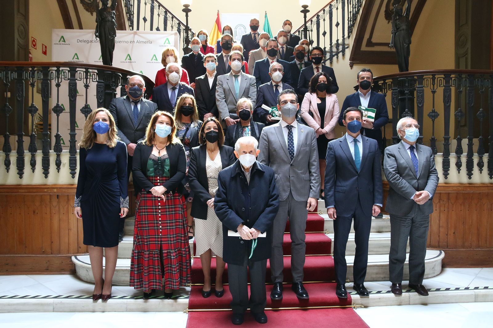 Fotogalería de la entrega de banderas por el Día de Andalucía