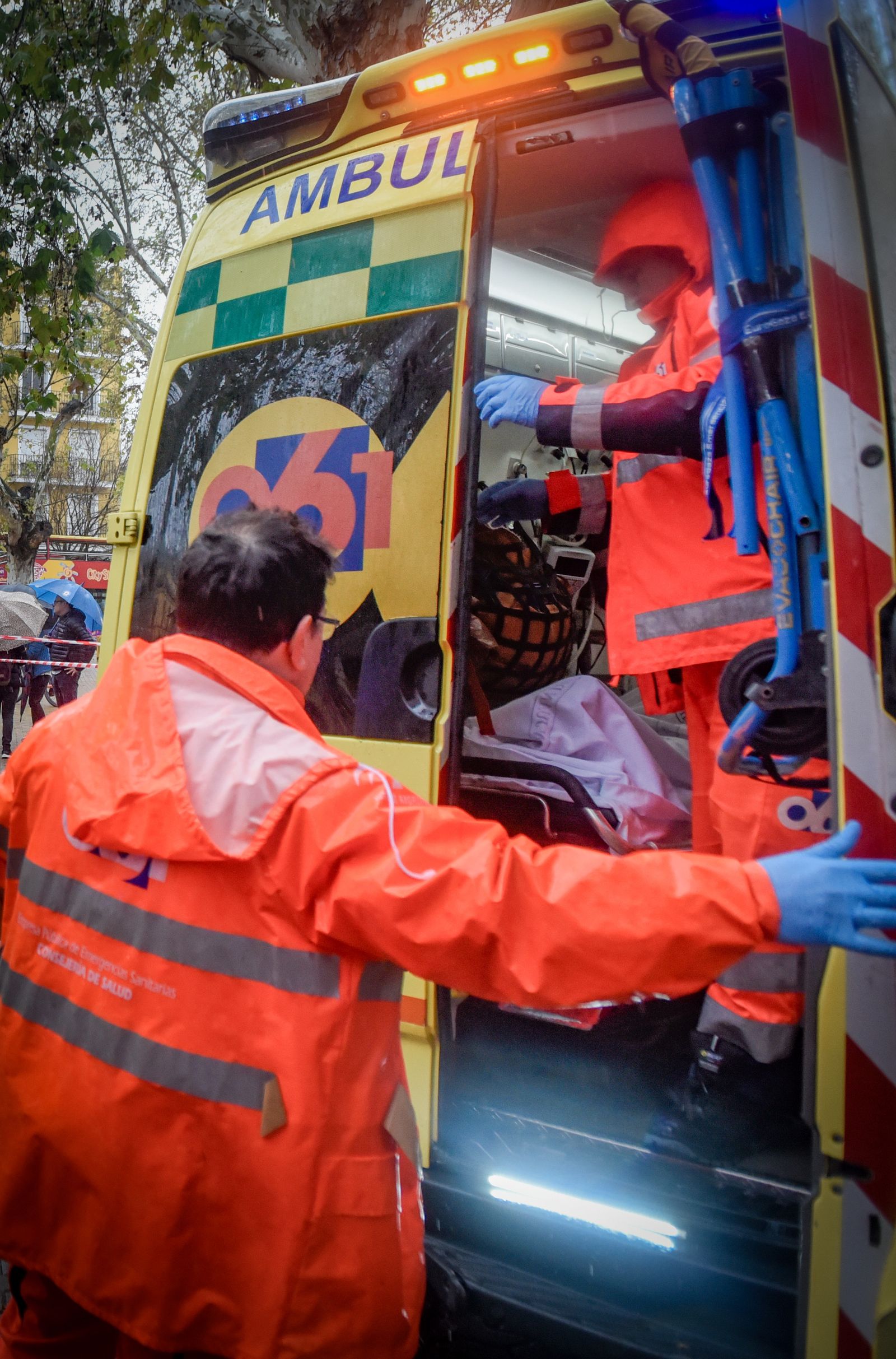 Heridos varios niños en la caída de una carpa en la Alameda