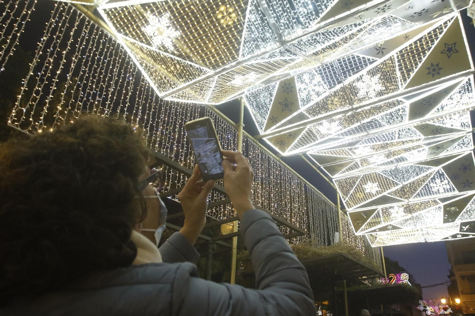 El encendido del espectacular alumbrado navideño de Puente Genil, en fotografías