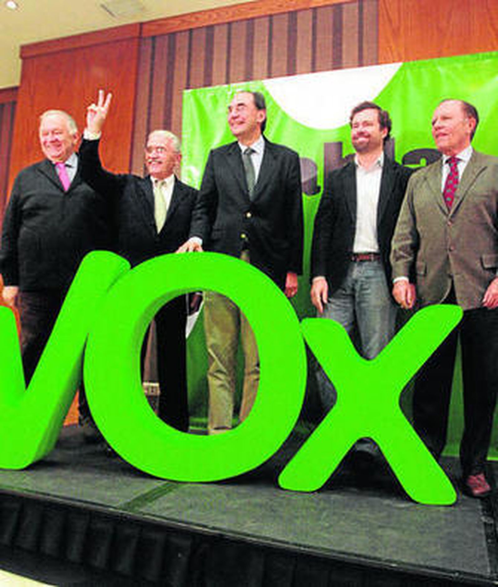 Miembros de Vox, ayer durante su presentación en Córdoba.