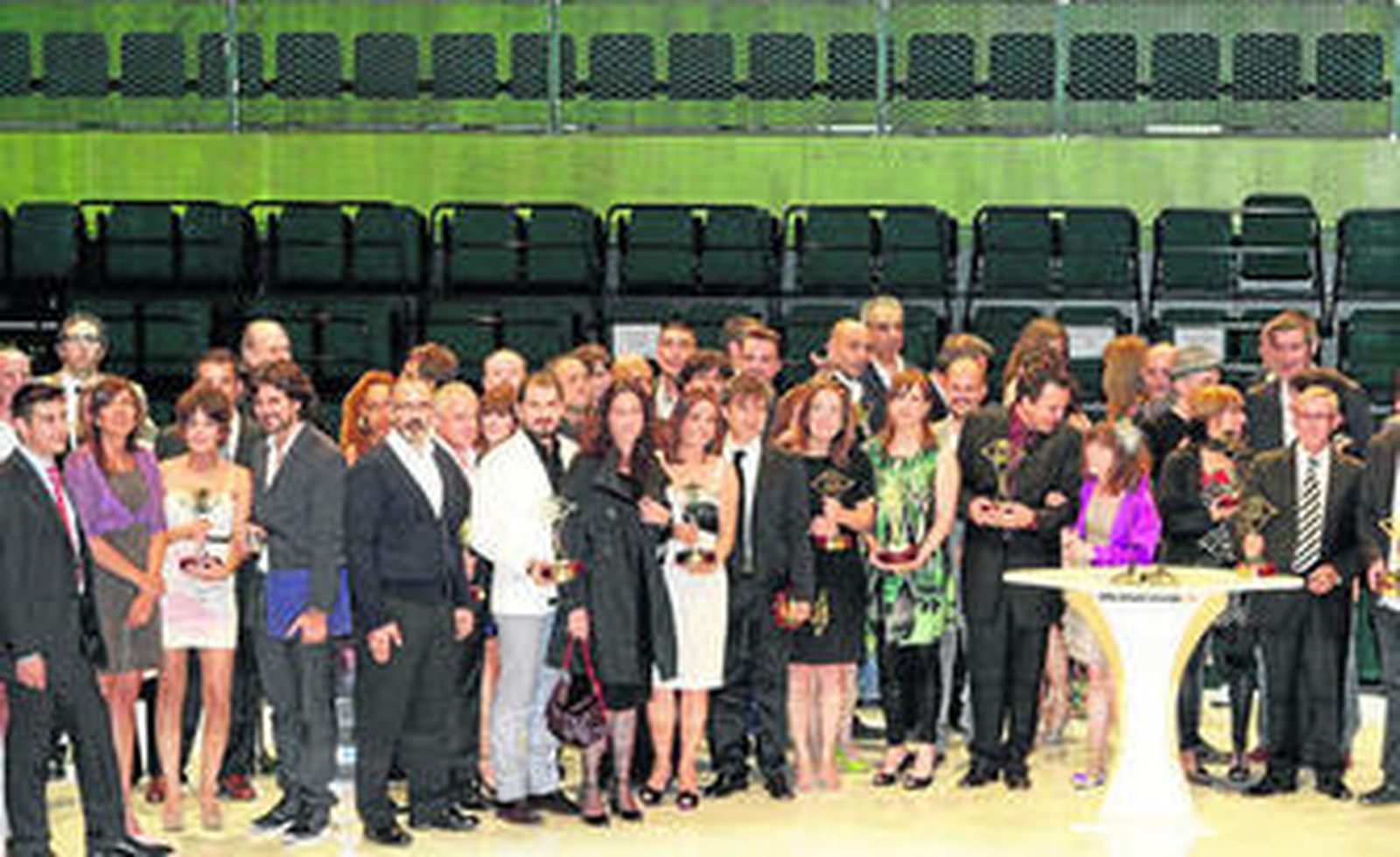 Buena parte de los premiados en el posado final en la sala teatral madrileña donde se celebró la gala.