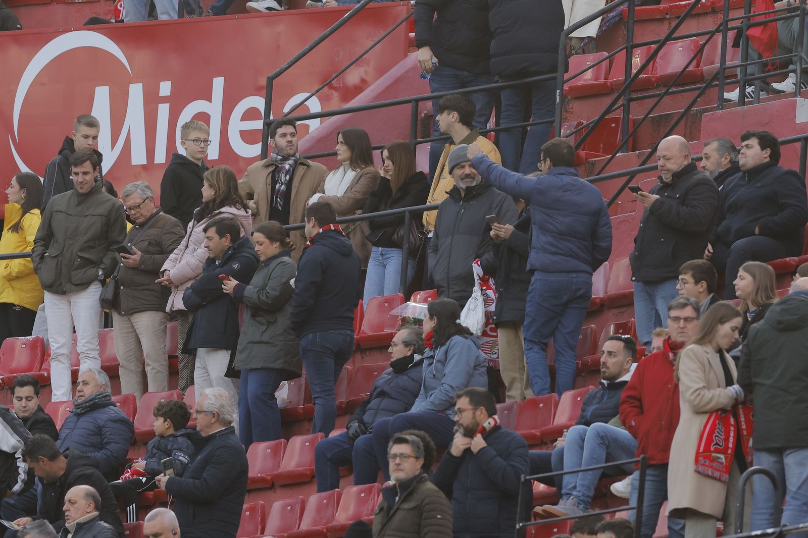 Búscate en las fots del Sevilla fC - Bibao