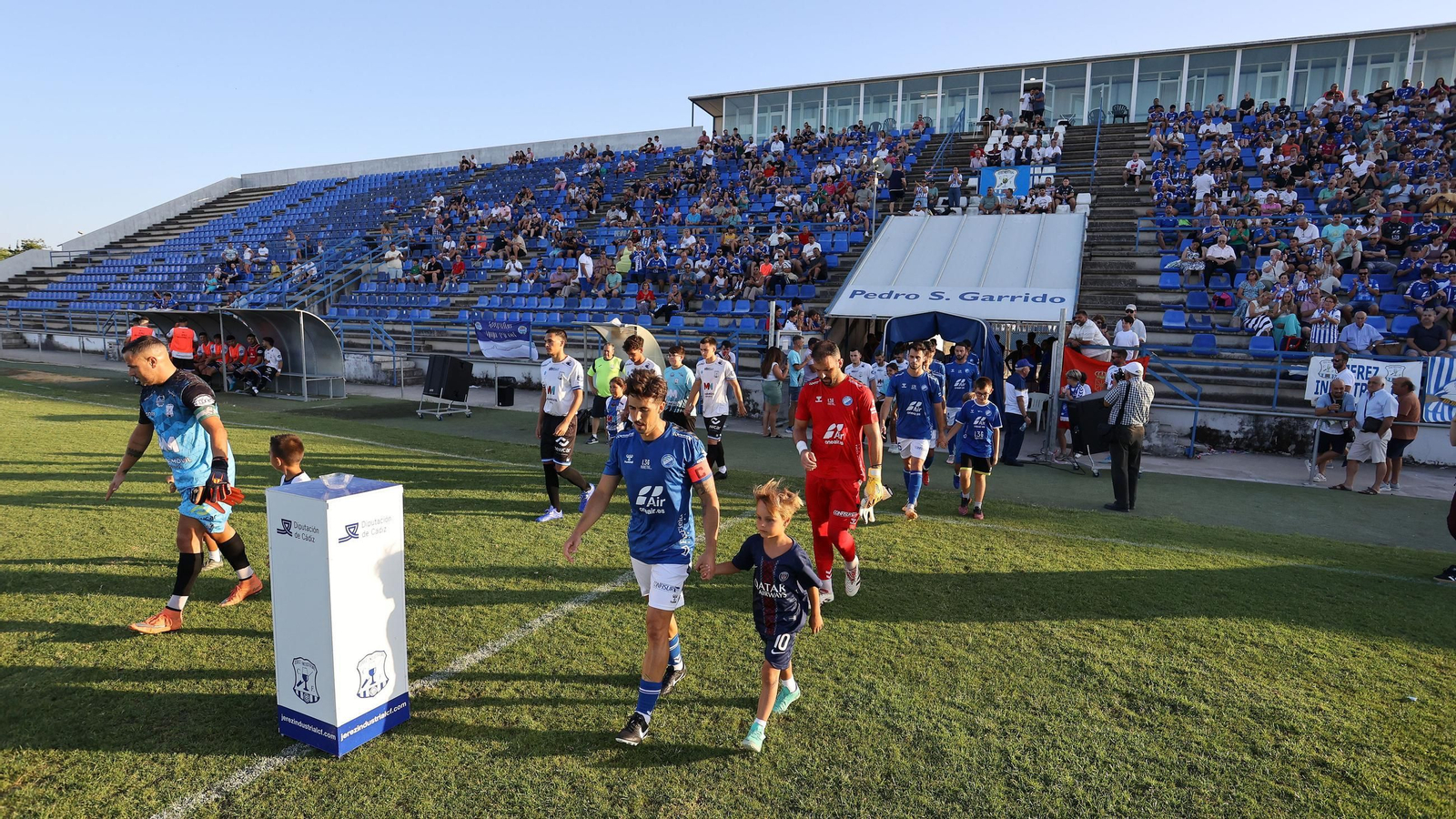 Imágenes del Trofeo de la Copa y la Venencia entre el Jerez Industrial y el Xerez DFC