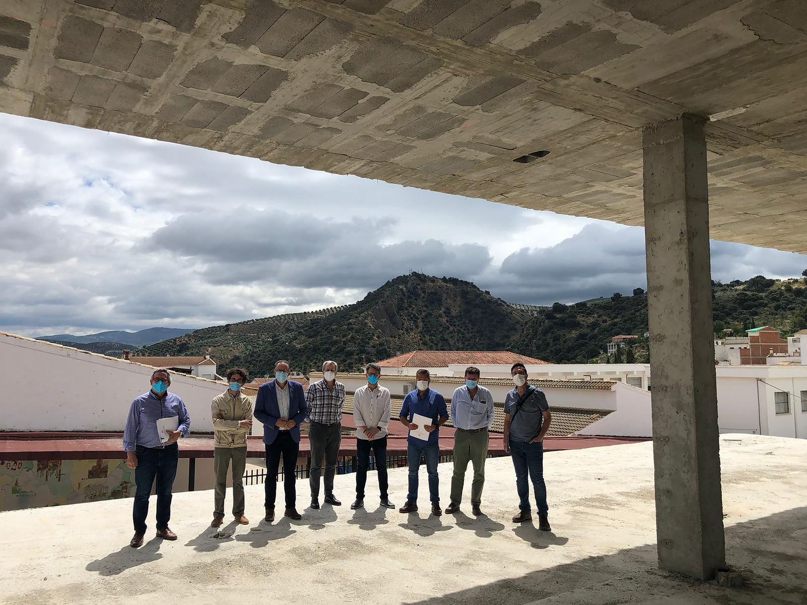 Representantes institucionales en la visita a las obras.