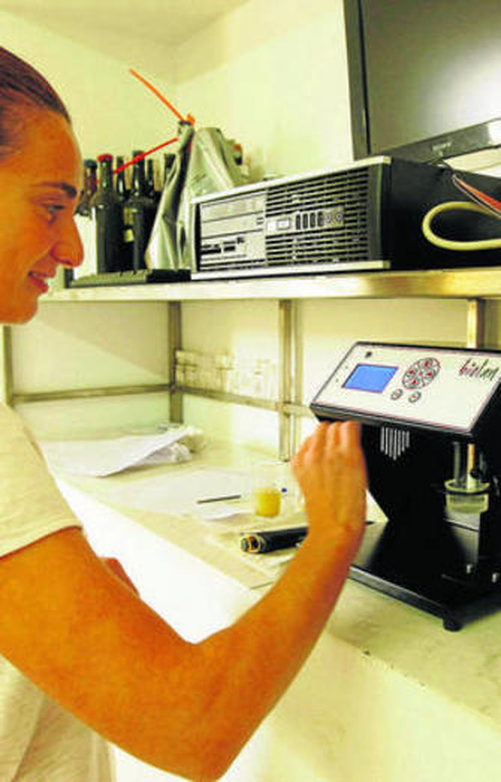 Medición del ácido glucónico con biosensor en Las Angustias.