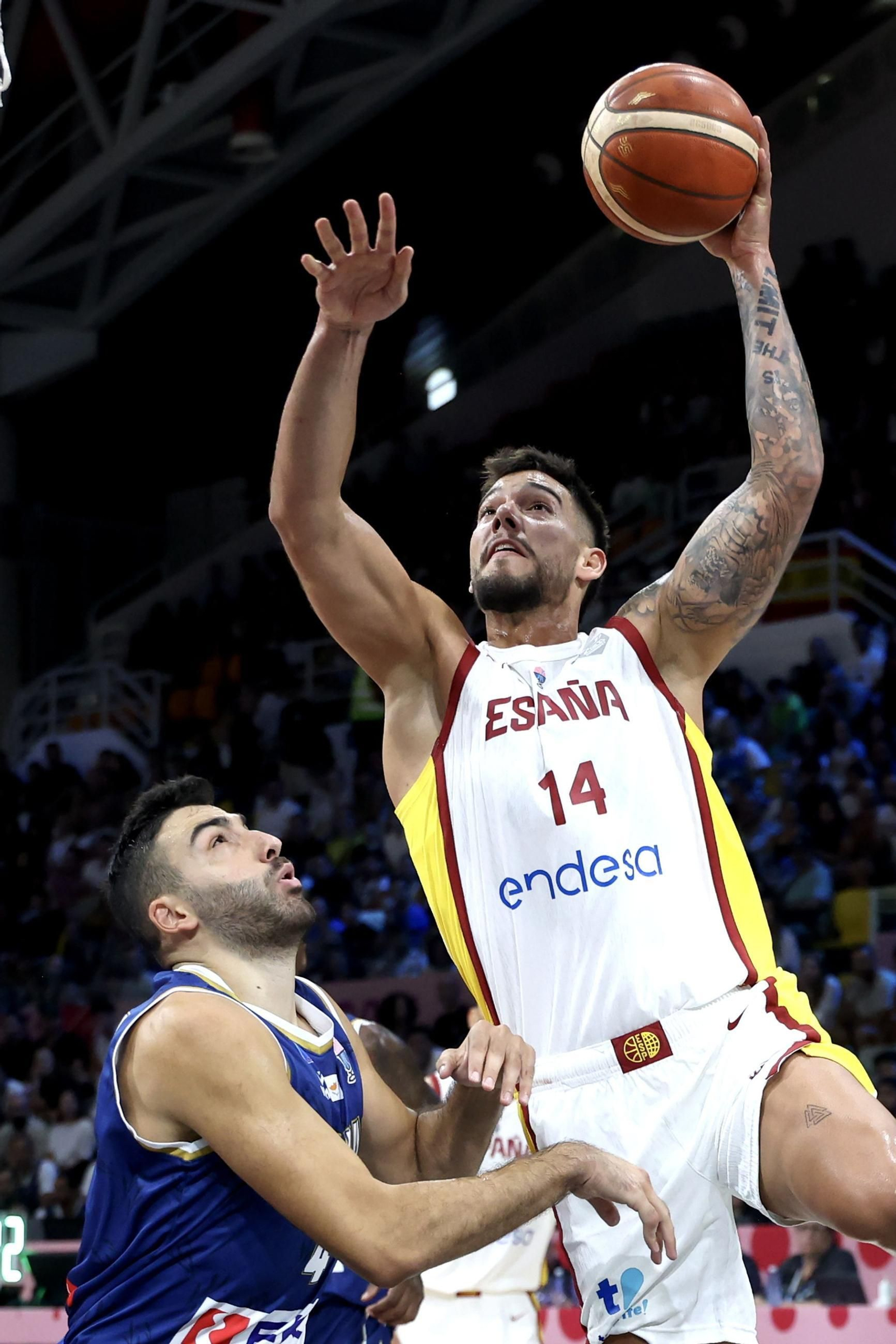 Mario Saint-Supery crece en el España-Chipre