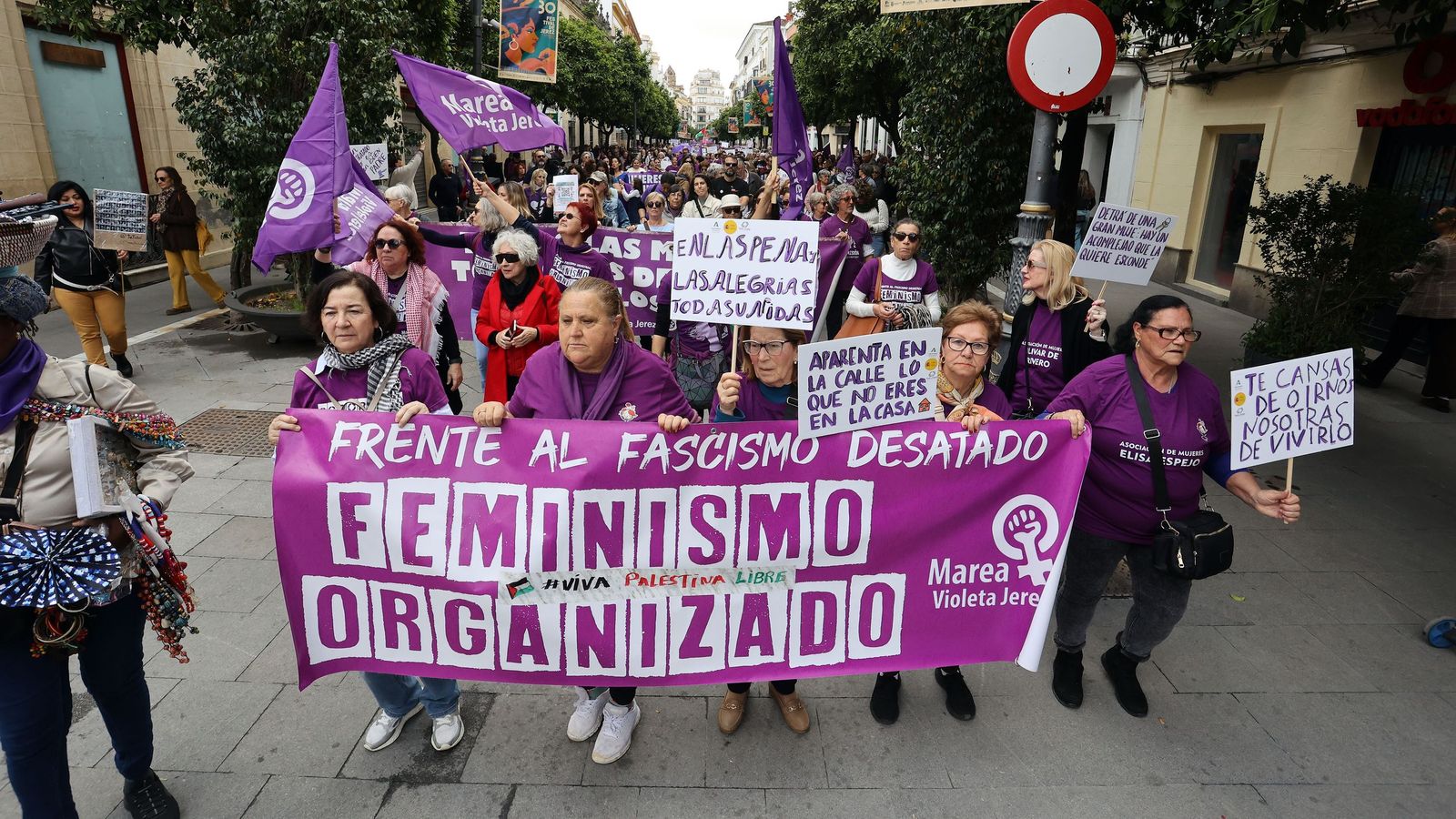 Imágenes de la manifestación en Jerez por el Día Internacional de las Mujeres