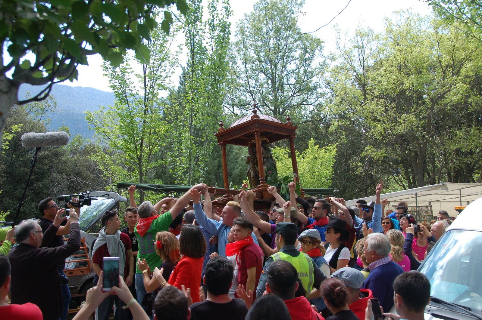 Imagen de una romería de las Santas en la Ermita de la Sierra, al pie de la Sagra.