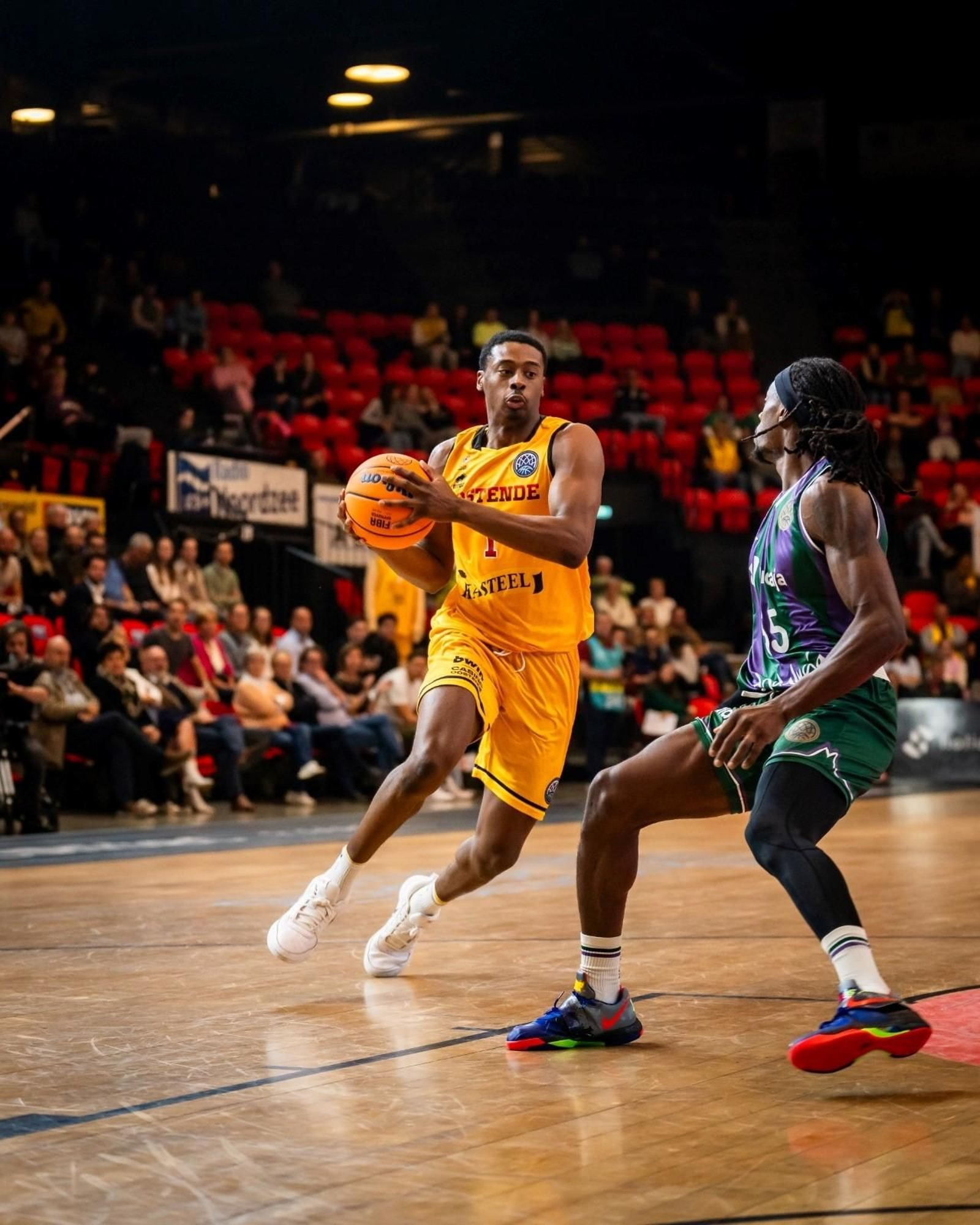 Defensa del Unicaja en el partido de este martes en Bélgica Defensa del Unicaja en el partido de este martes en Bélgica