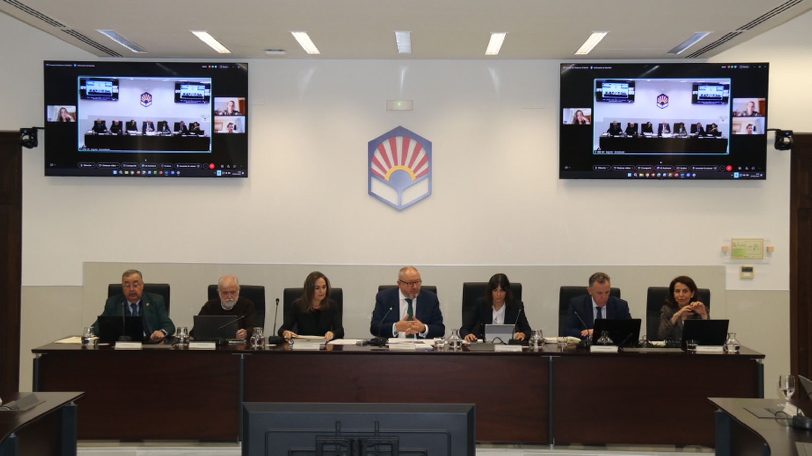 Un momento del consejo de gobierno de la UCO celebrado este viernes.