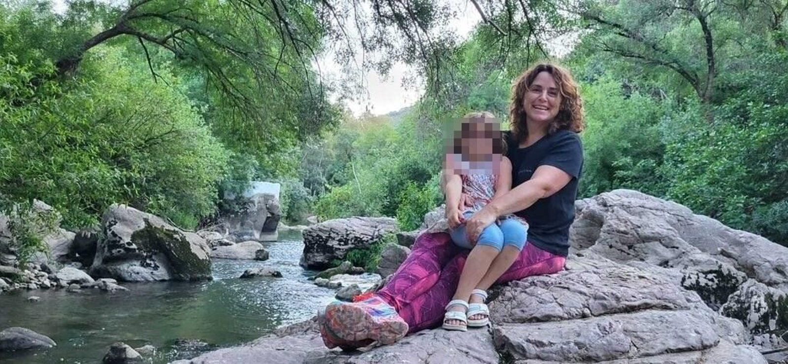 Isabel, madre soltera, con su hija Violeta.