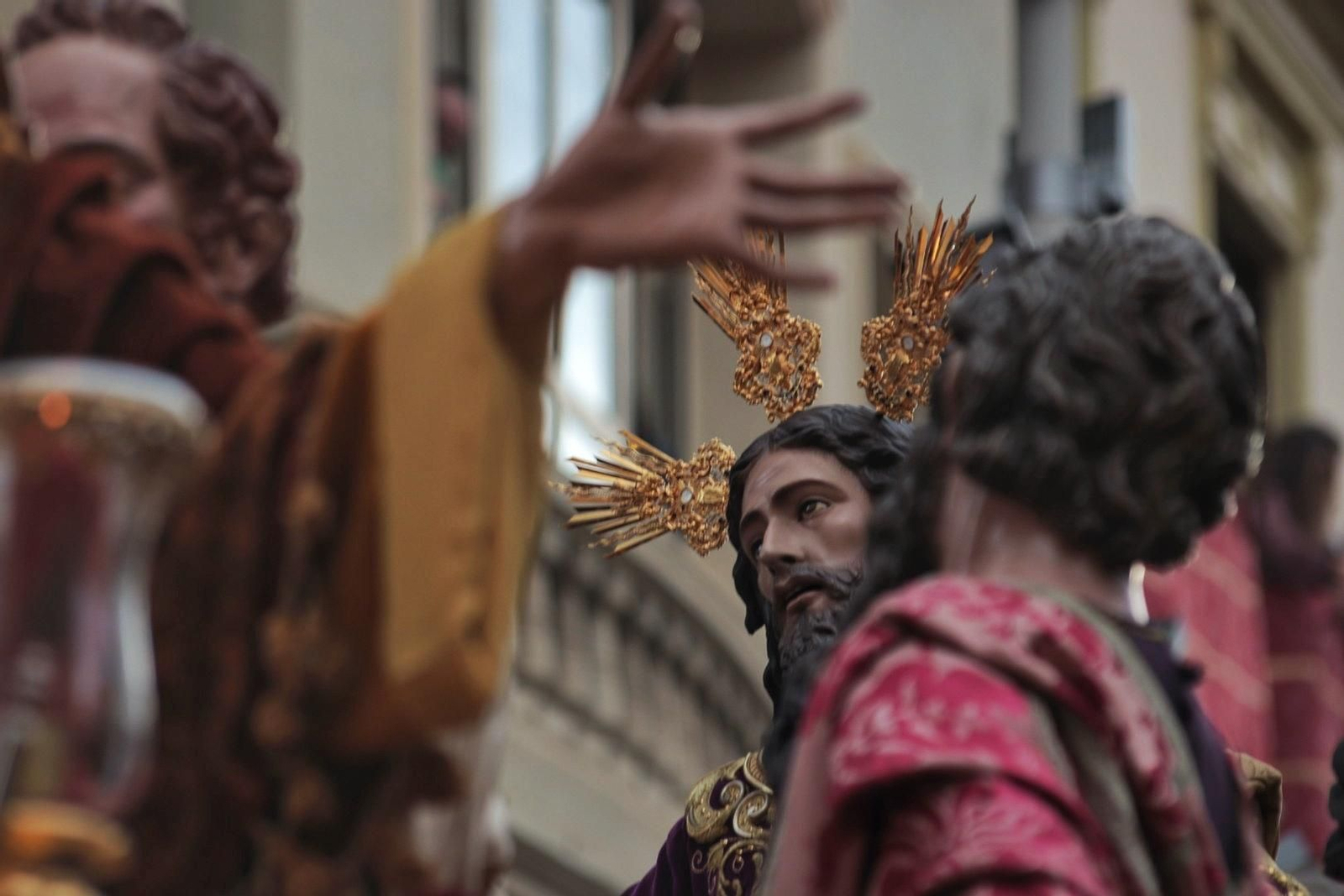 La Sagrada Cena en su procesión de este Jueves Santo en Málaga, en fotos