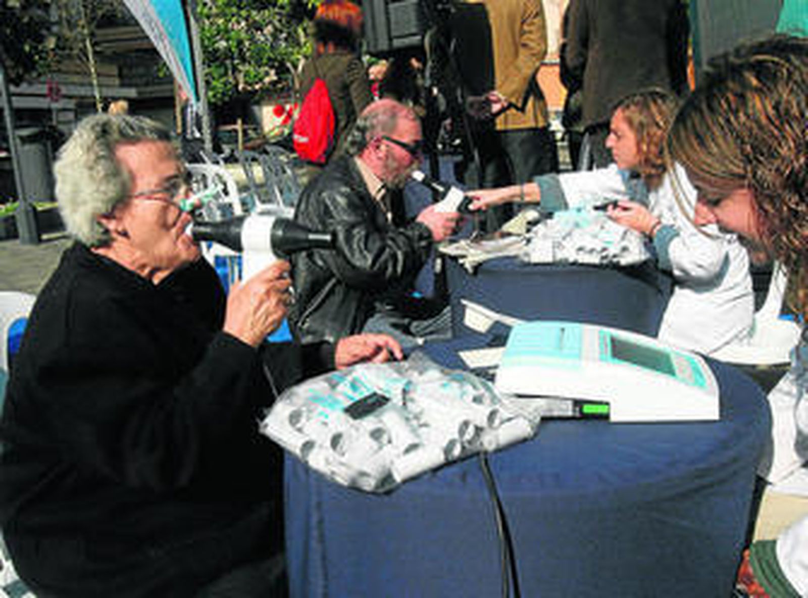 Pruebas de espirometría para medir la capacidad pulmonar.
