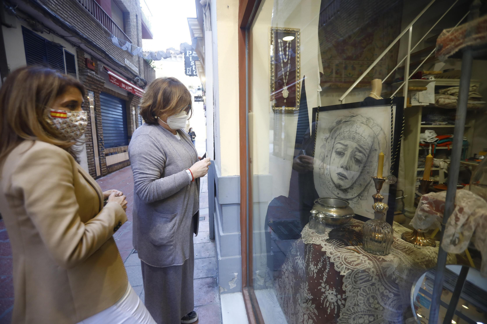 El comercio de Córdoba se engalana para la Pasión