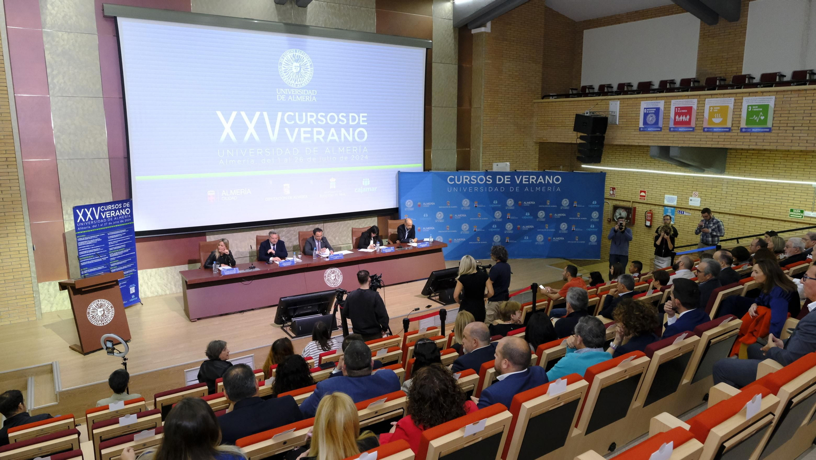 Imágenes de la presentación de los XXV Cursos de Verano de la UAL