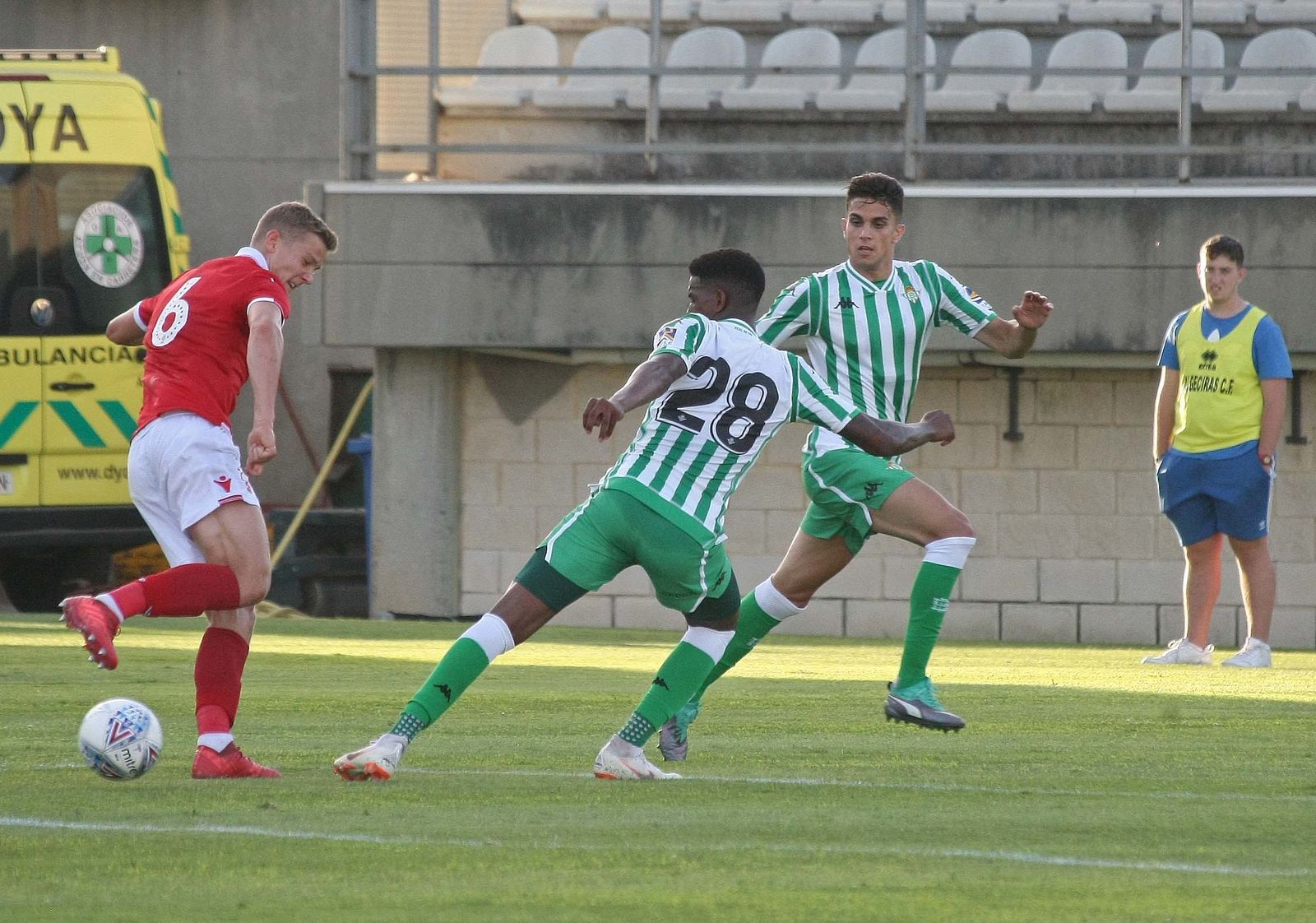 El amistoso Real Betis-Nottingham Forest, en imágenes