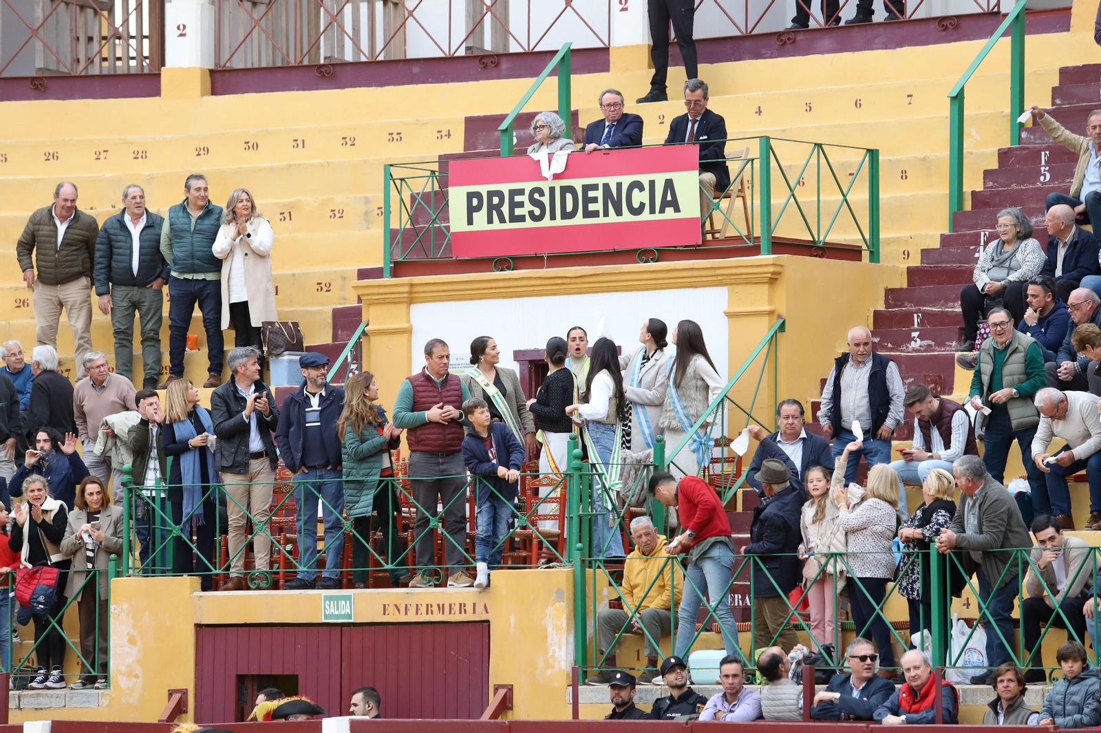 Imágenes de la novillada previa a la Semana Santa en la plaza de toros de La Línea