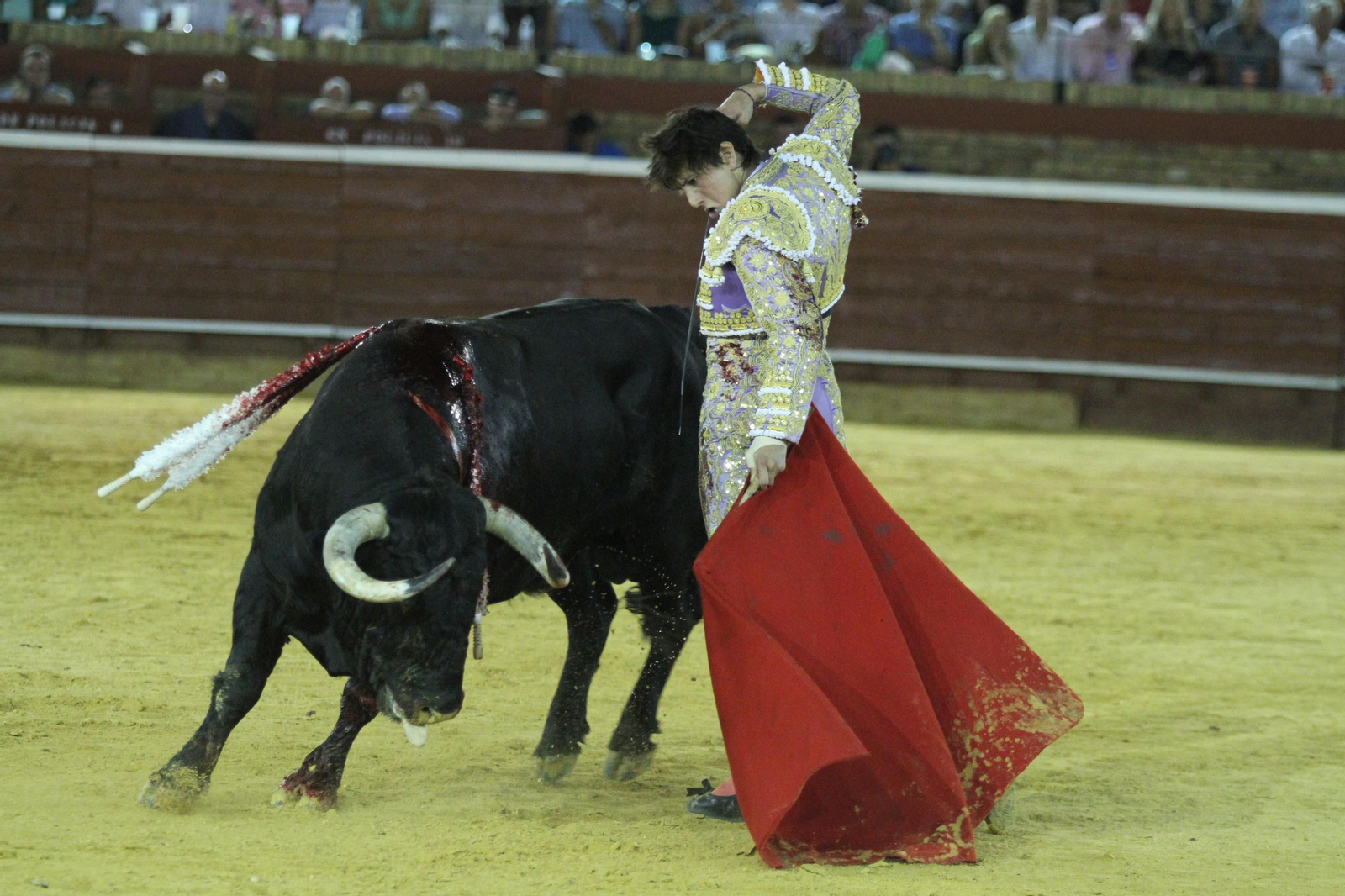Imágenes de lidia de Roca Rey
